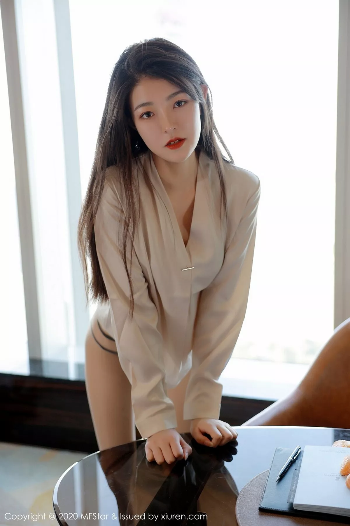 秀人集.com_[MFStar模范学院]Vol.418_嫩模Laura苏雨彤职场秘书OL主题黑短裙配肉丝裤袜诱惑写真41P