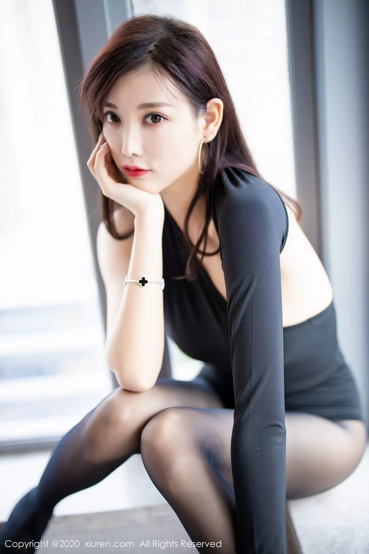 秀人集.com_[XiuRen秀人网]No.2841_女神杨晨晨sugar私房脱牛仔裤露黑丝裤袜秀翘臀撩人诱惑写真77P