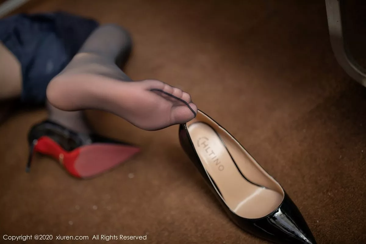 秀人集.com_[XiuRen秀人网]No.2840_嫩模唐安琪空姐下班后主题性感红色内衣配开档黑丝裤袜诱惑写真70P