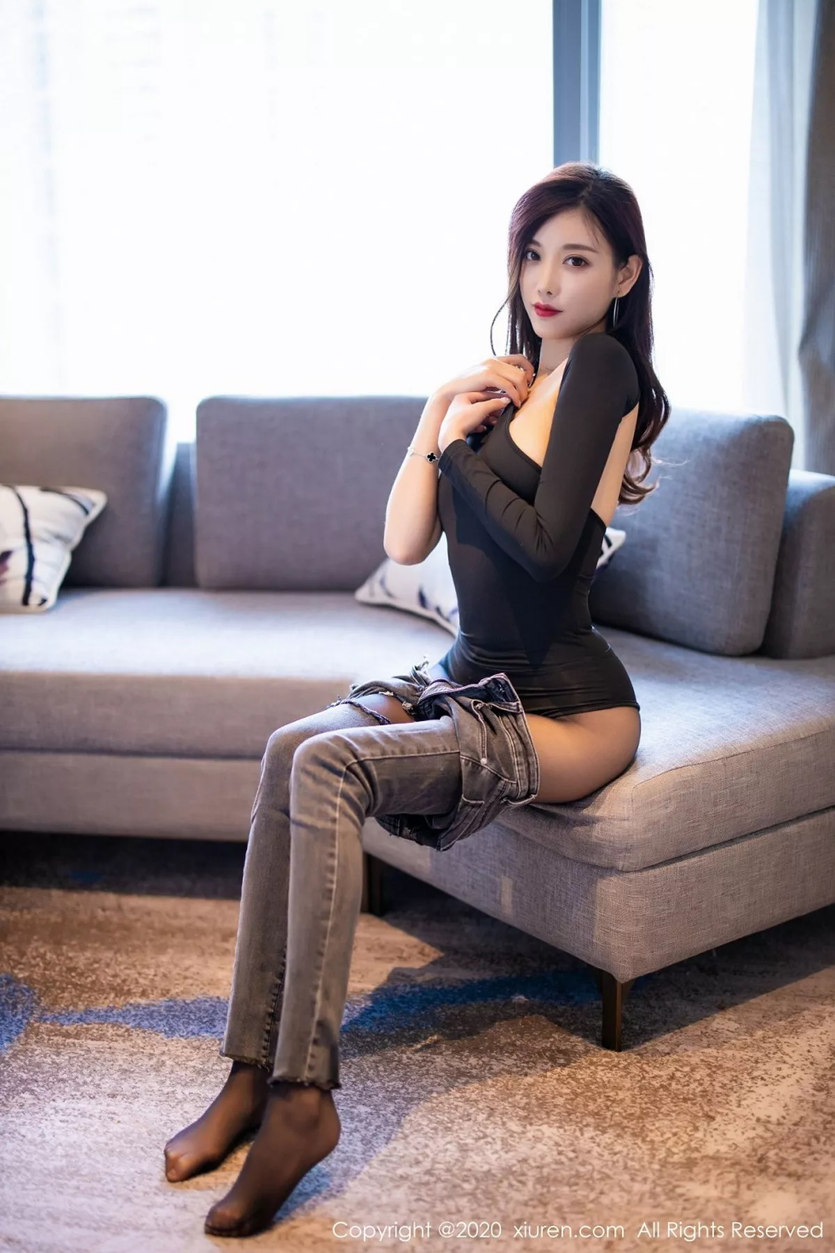 秀人集.com_[XiuRen秀人网]No.2841_女神杨晨晨sugar私房脱牛仔裤露黑丝裤袜秀翘臀撩人诱惑写真77P