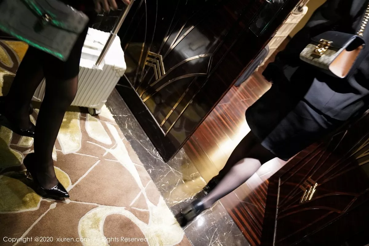 秀人集.com_[XiuRen秀人网]No.2836_嫩模Lucky沈欢欣性感姐妹花魅惑车拍+酒店私房互撩写真合集86P