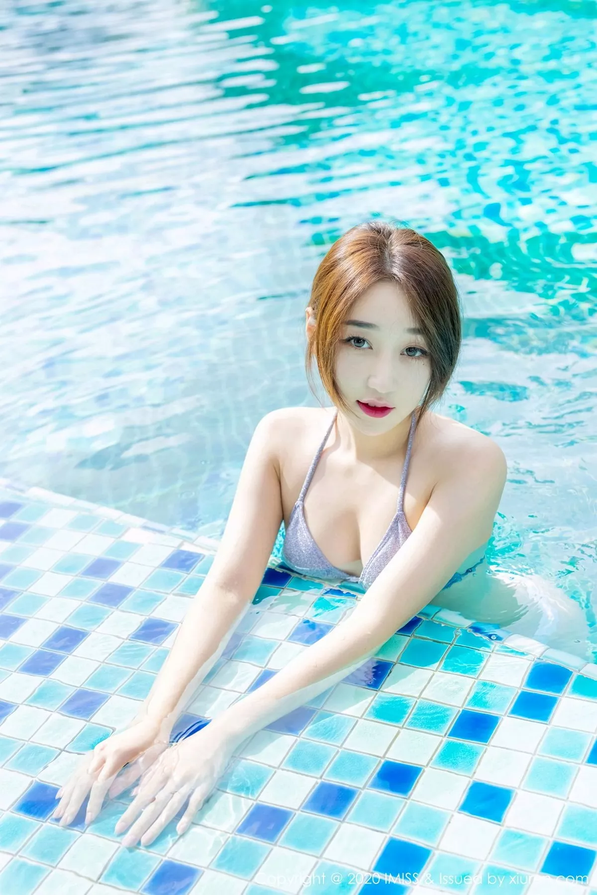 秀人集.com_[IMISS爱蜜社]Vol.523_嫩模九月生_心愿旅拍泳池性感泳衣+红色比基尼完美诱惑写真64P