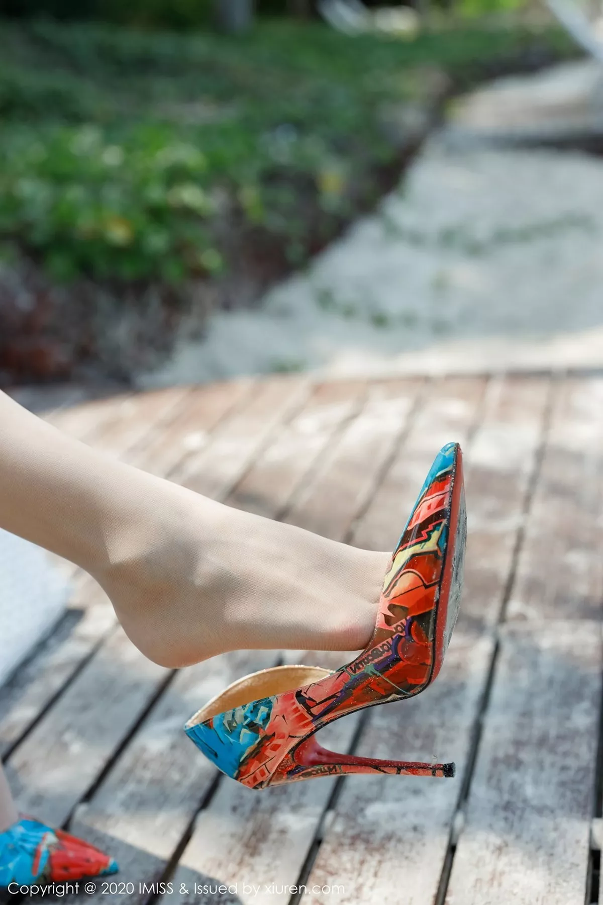 秀人集.com_[IMISS爱蜜社]Vol.530_嫩模杨紫嫣Cynthia绿色典雅吊裙配超薄肉丝裤袜诱惑写真56P