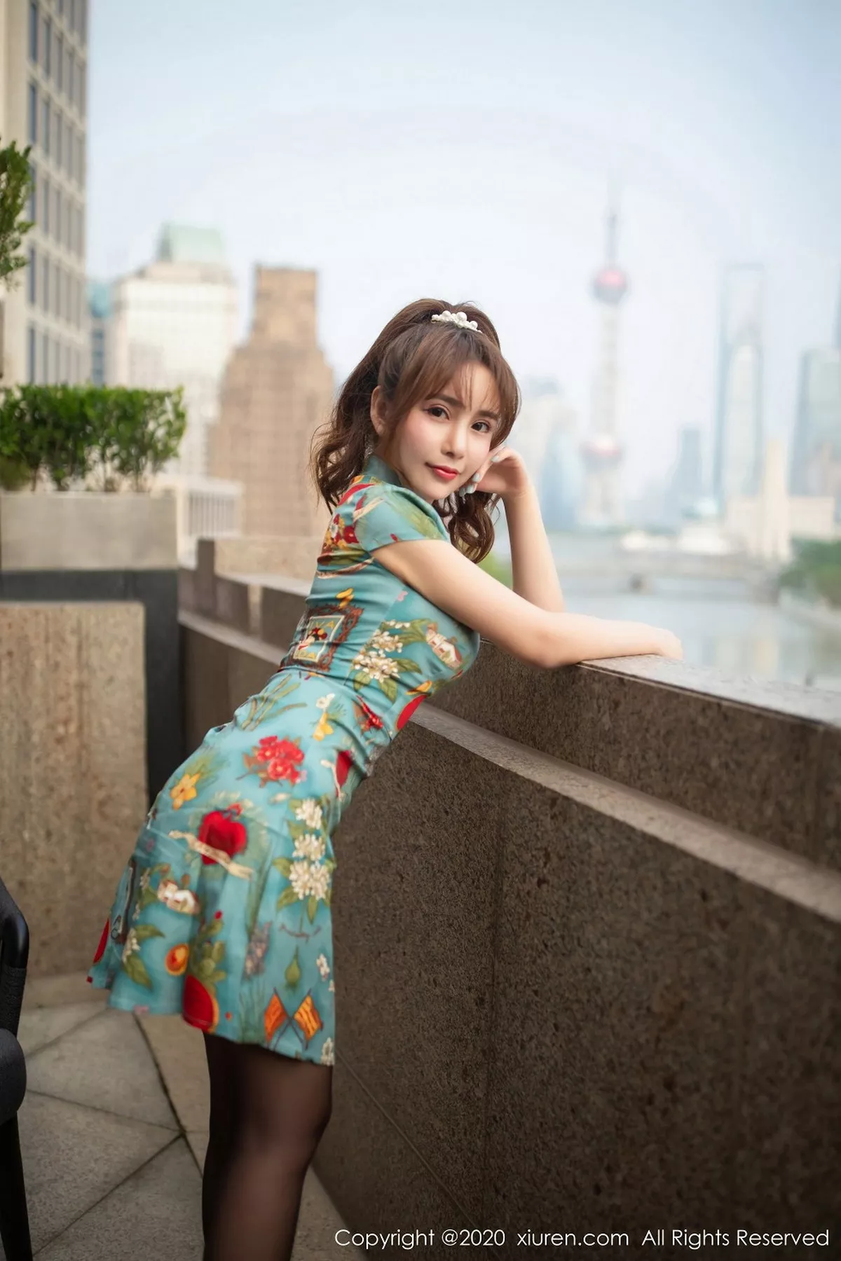 秀人集.com_[XiuRen秀人网]No.2851_嫩模陶喜乐_lele杭州旅拍脱旗袍露性感内衣开档黑丝裤袜诱惑写真60P