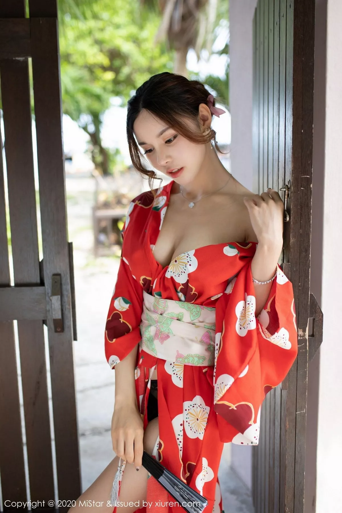 秀人集.com_[MiStar魅妍社]Vol.326_嫩模沈佳熹私房鲜艳红色和服半露酥胸白嫩美腿诱惑写真45P