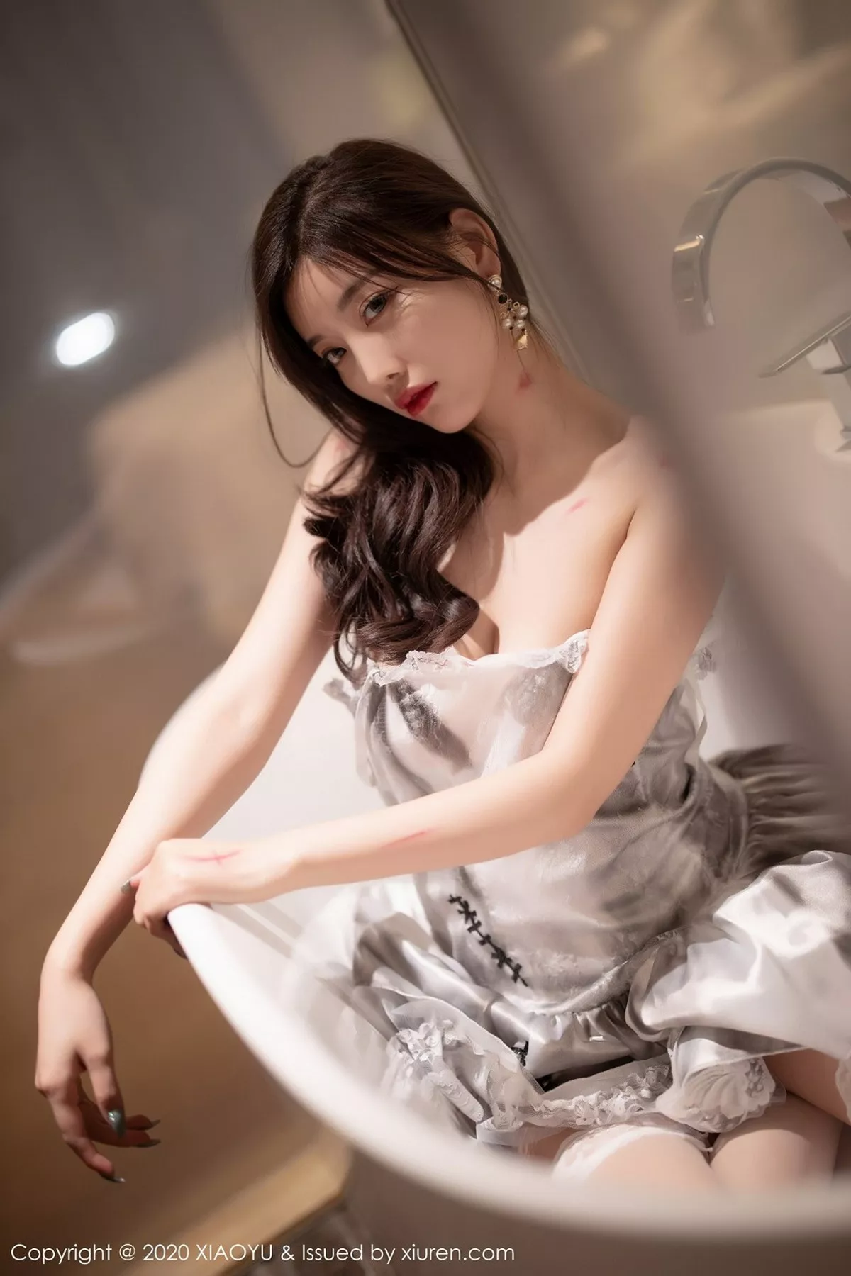 秀人集.com_[XiaoYu画语界]Vol.423_女神杨晨晨sugar私房薄透婚纱配情趣内裤秀火辣身材诱惑写真61P