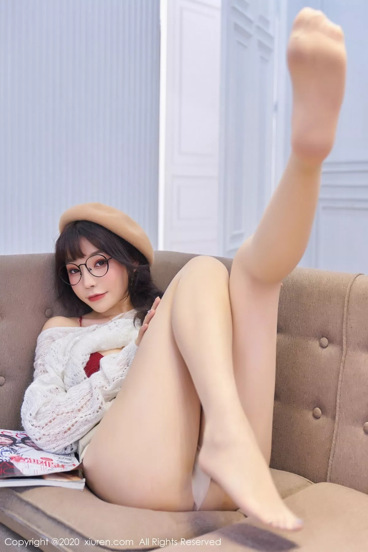 秀人集.com_[XiuRen秀人网]No.2859_女神芝芝Booty草帽眼镜OL主题性感红色内衣配肉丝裤袜诱惑写真84P