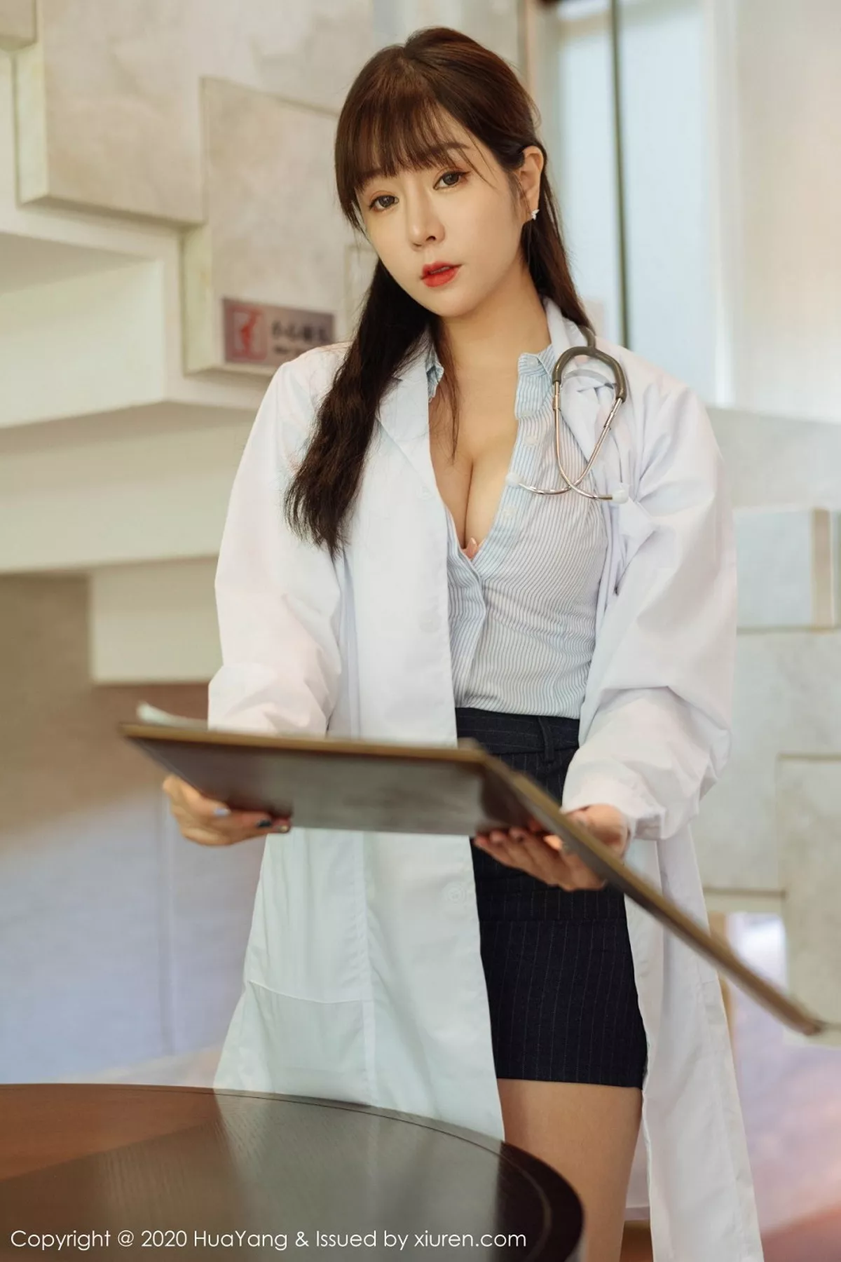 秀人集.com_[HuaYang花漾]Vol.334_女神王雨纯西双版纳旅拍医生剧情主题超薄肉丝裤袜诱惑写真73P