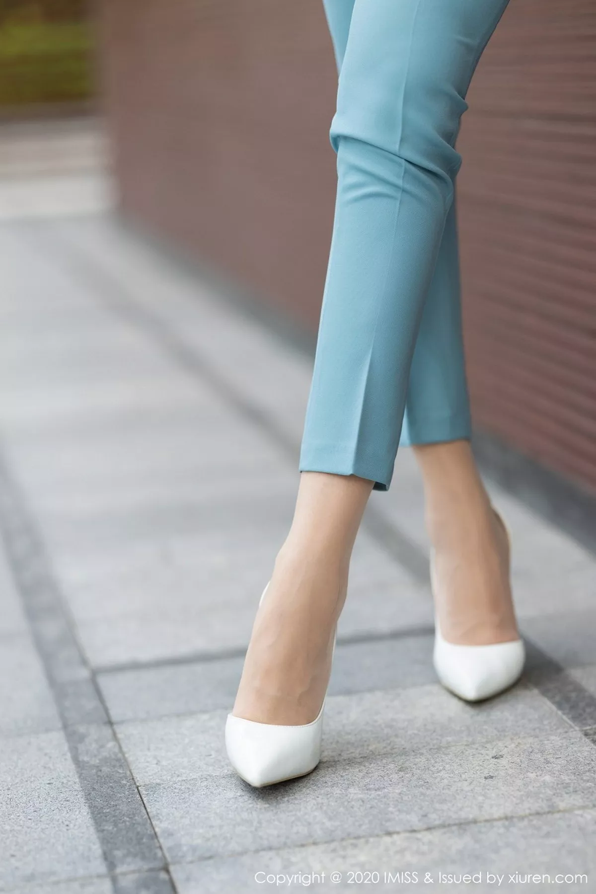 秀人集.com_[IMISS爱蜜社]Vol.532_气质美女Vanessa浅蓝典雅职业装半脱露性感内衣撩人诱惑写真48P