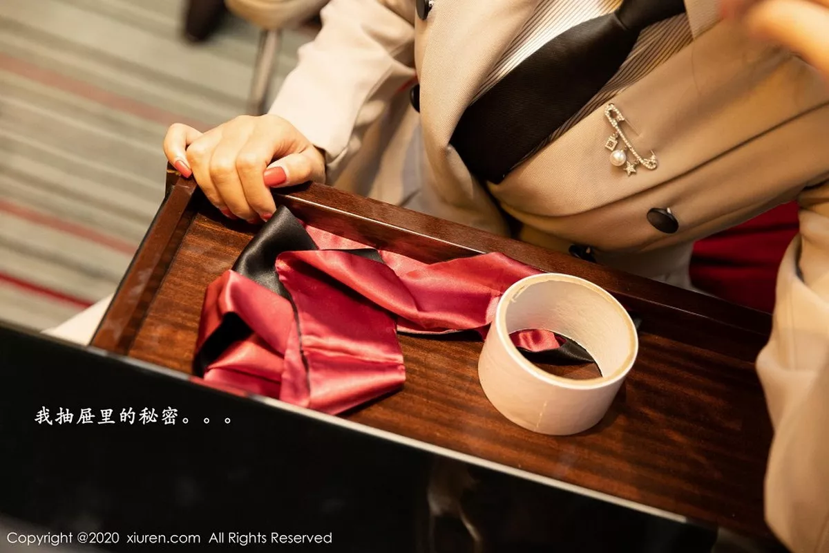 秀人集.com_[XiuRen秀人网]No.2857_嫩模周于希Sandy＆Emily顾奈奈办公室霸道总裁主题半脱诱惑写真101P