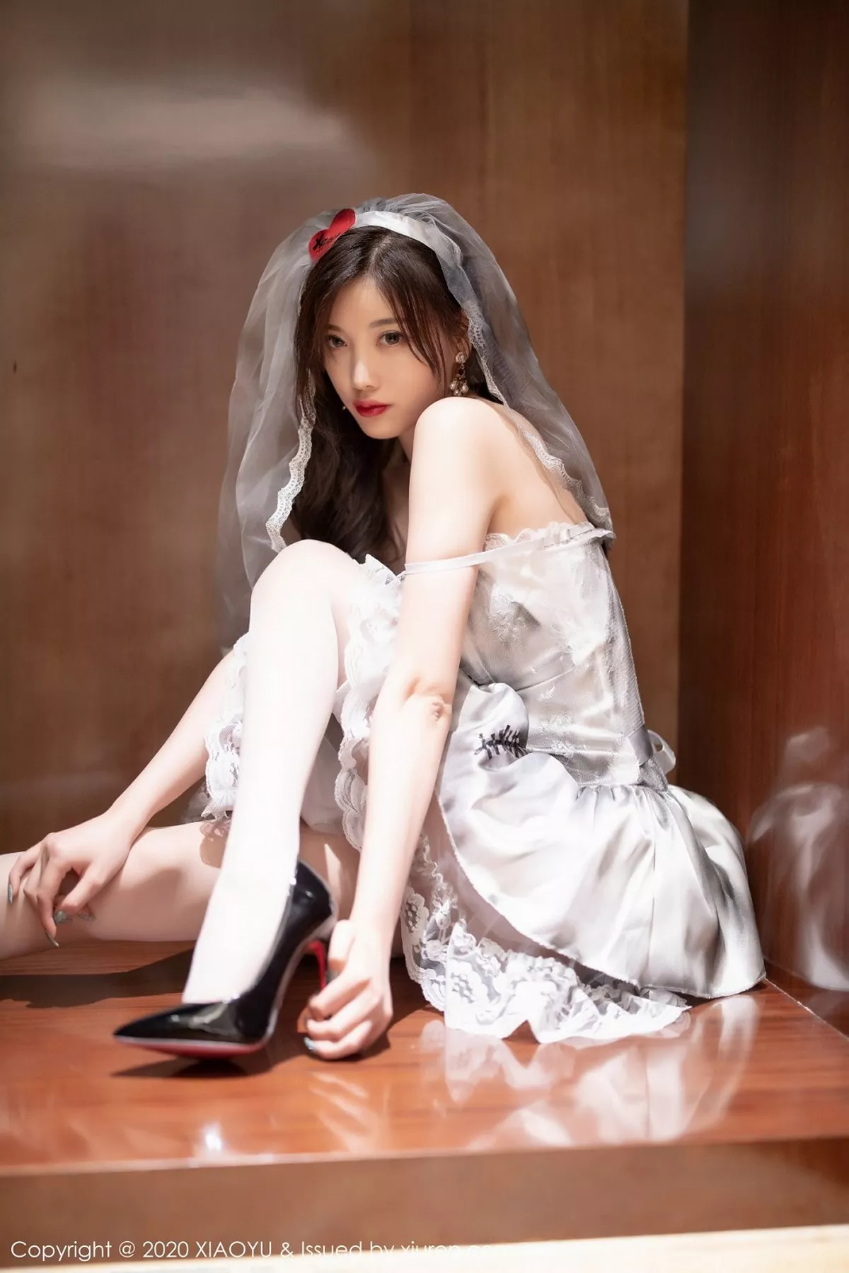 秀人集.com_[XiaoYu画语界]Vol.423_女神杨晨晨sugar私房薄透婚纱配情趣内裤秀火辣身材诱惑写真61P