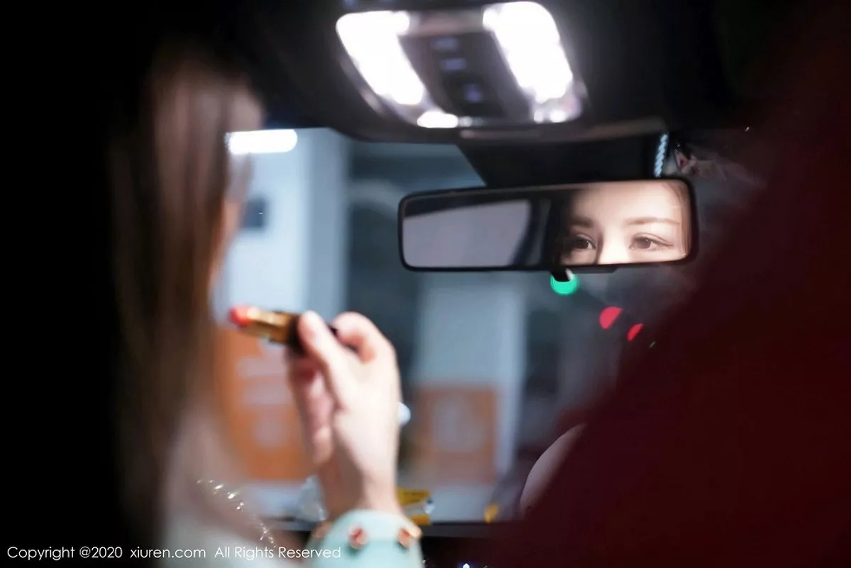 秀人集.com_[XiuRen秀人网]No.2861_嫩模诗诗kiki魅惑车拍OL主题黑色缕空网袜秀翘臀撩人诱惑写真86P