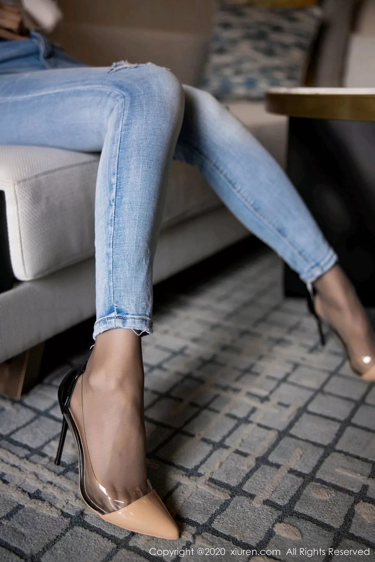 秀人集.com_[XiuRen秀人网]No.2870_嫩模梦心月心愿旅拍私房脱牛仔裤露无内黑丝裤袜秀翘臀诱惑写真94P