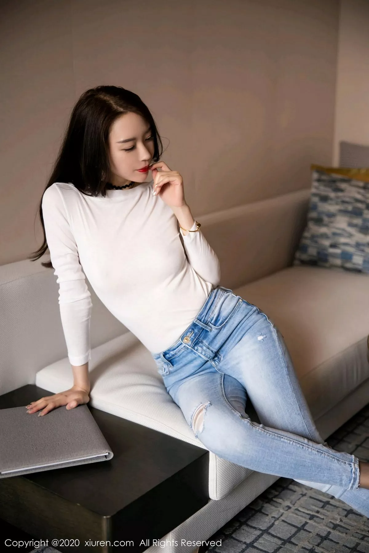 秀人集.com_[XiuRen秀人网]No.2870_嫩模梦心月心愿旅拍私房脱牛仔裤露无内黑丝裤袜秀翘臀诱惑写真94P