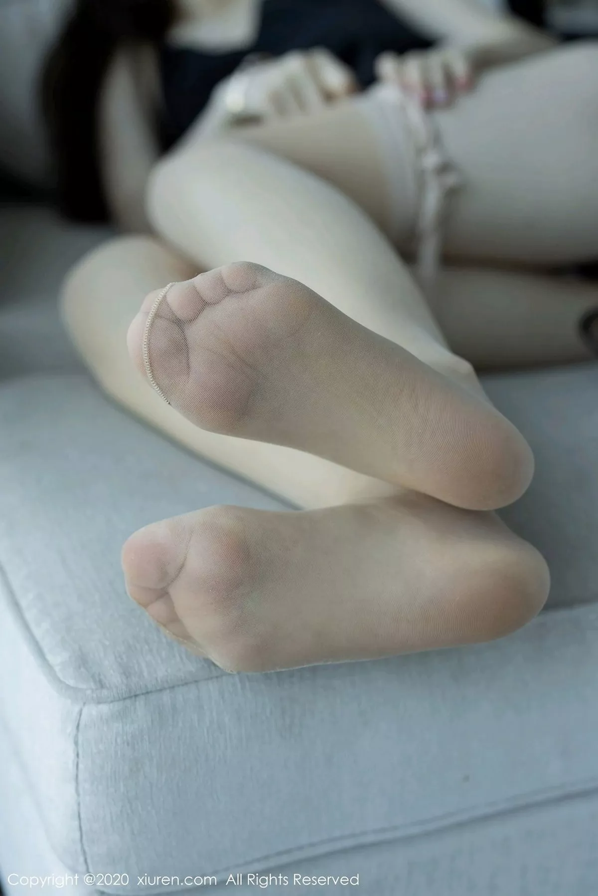 秀人集.com_[XiuRen秀人网]No.2868_嫩模言沫淡雅白色职业装主题半脱露开档肉丝裤袜撩人诱惑写真62P