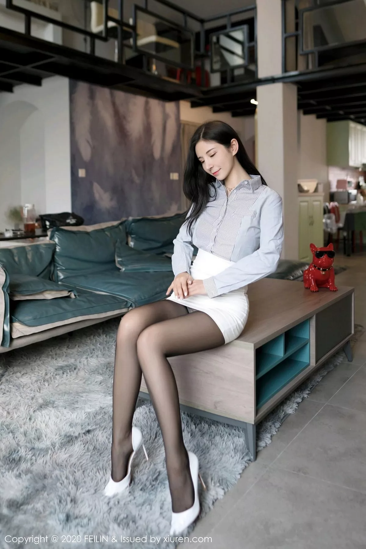 秀人集.com_[FeiLin嗲囡囡]VOL.358_嫩模小蛮妖Yummy秘书制服OL主题半脱露开档黑丝裤袜诱惑写真42P