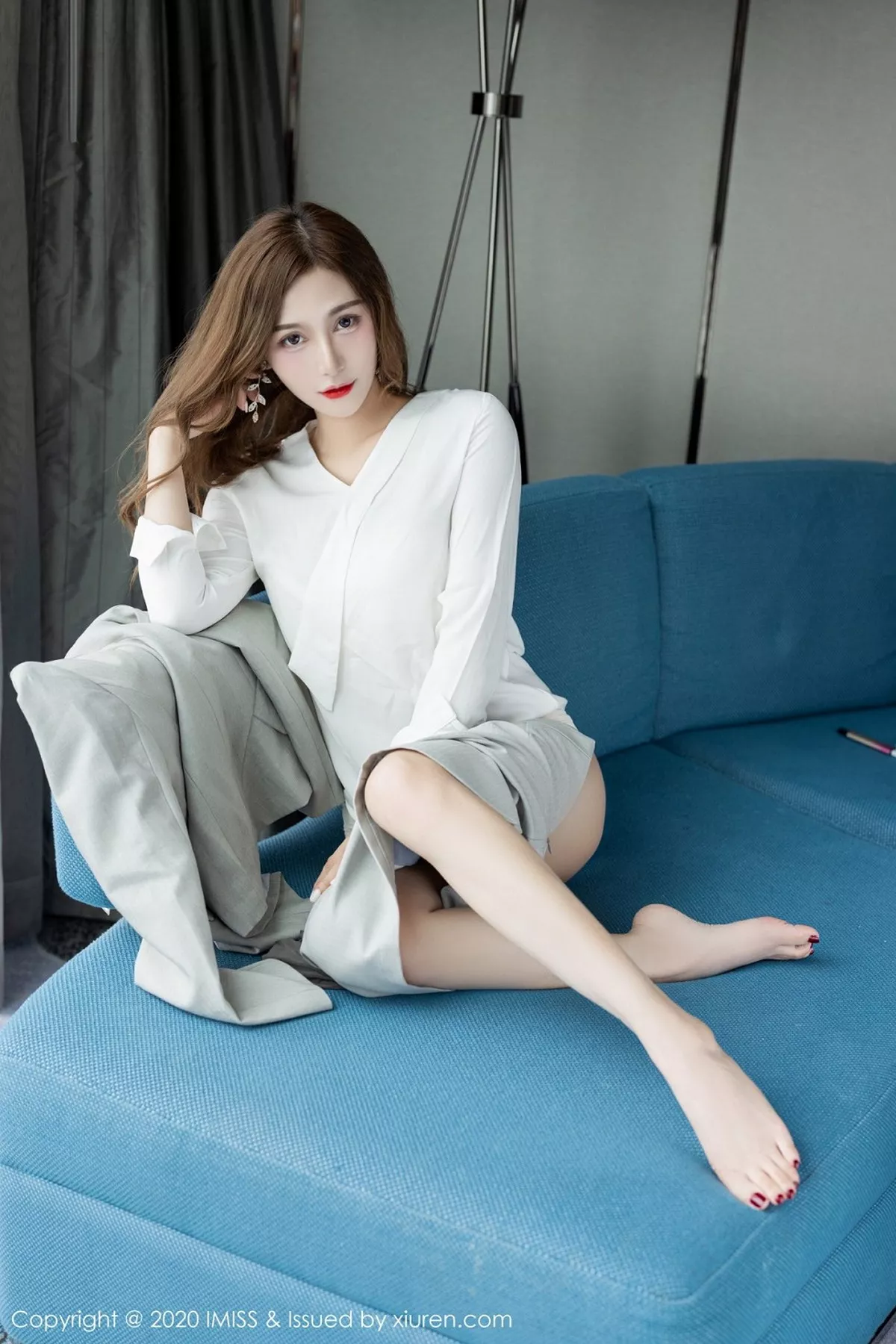 秀人集.com_[IMISS爱蜜社]Vol.535_气质女神Lavinia肉洁白典雅服饰半脱露性感内衣完美诱惑写真54P