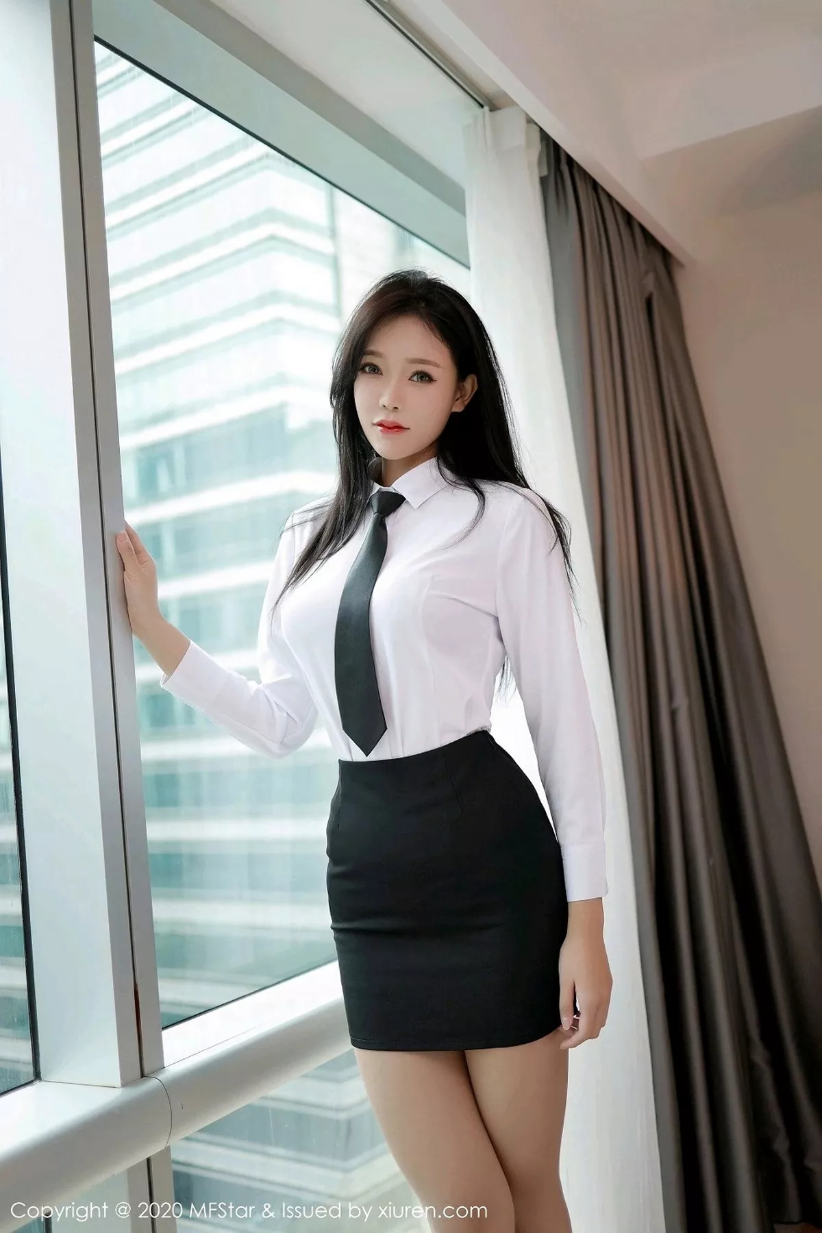 秀人集.com_[MFStar模范学院]Vol.423_嫩模娜比经典白衬衫配黑短裙半脱露肉丝裤袜撩人诱惑写真60P