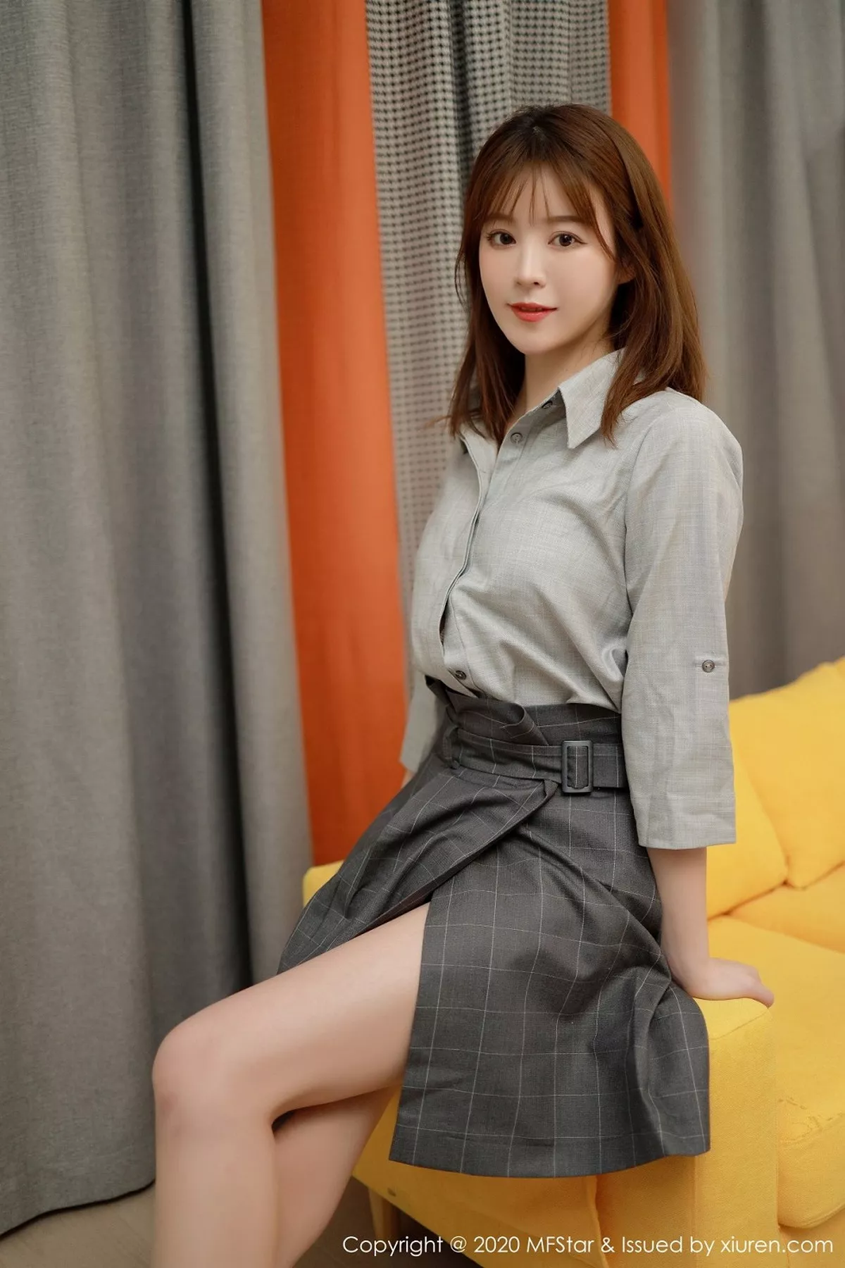 秀人集.com_[MFStar模范学院]Vol.424_嫩模Yoo优优四川旅拍灰色职场制服半脱露性感内衣诱惑写真60P