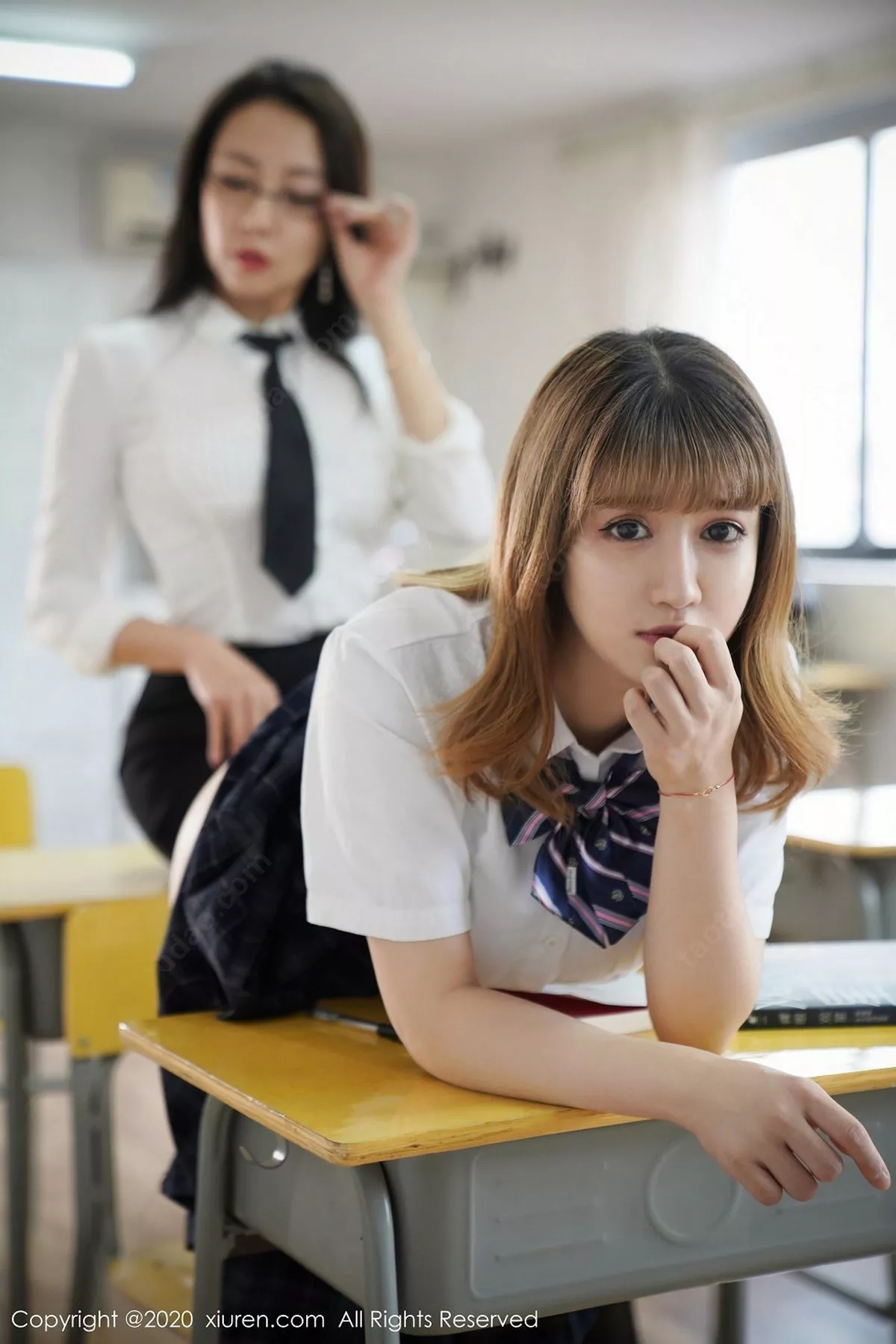 秀人集.com_[XiuRen秀人网]No.2776_模特合集果儿Victoria＆周大萌师生剧情主题迷情诱惑写真118P