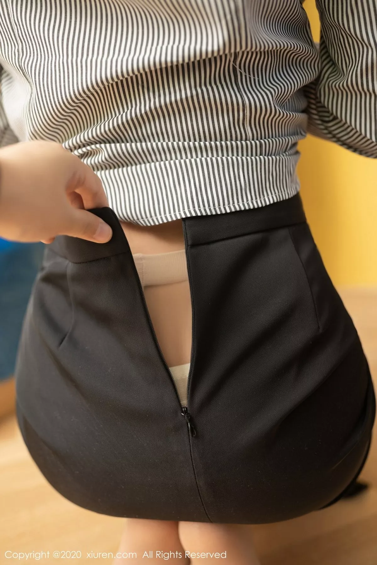 秀人集.com_[XiuRen秀人网]No.2900_嫩模陈小喵仓库监控剧情主题白色蕾丝内衣配肉丝裤袜诱惑写真75P