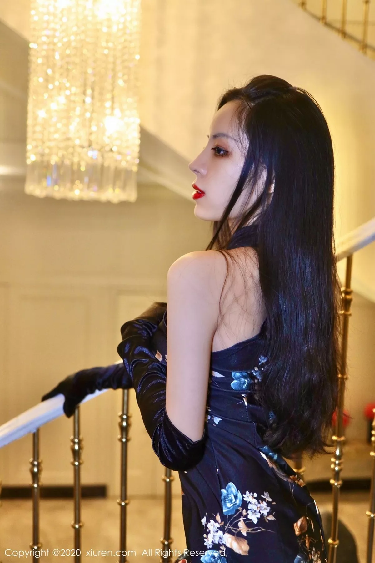 秀人集.com_[XiuRen秀人网]No.2897_嫩模Riri617私房古韵旗袍配黑丝裤袜秀翘臀美腿极致魅惑写真72P