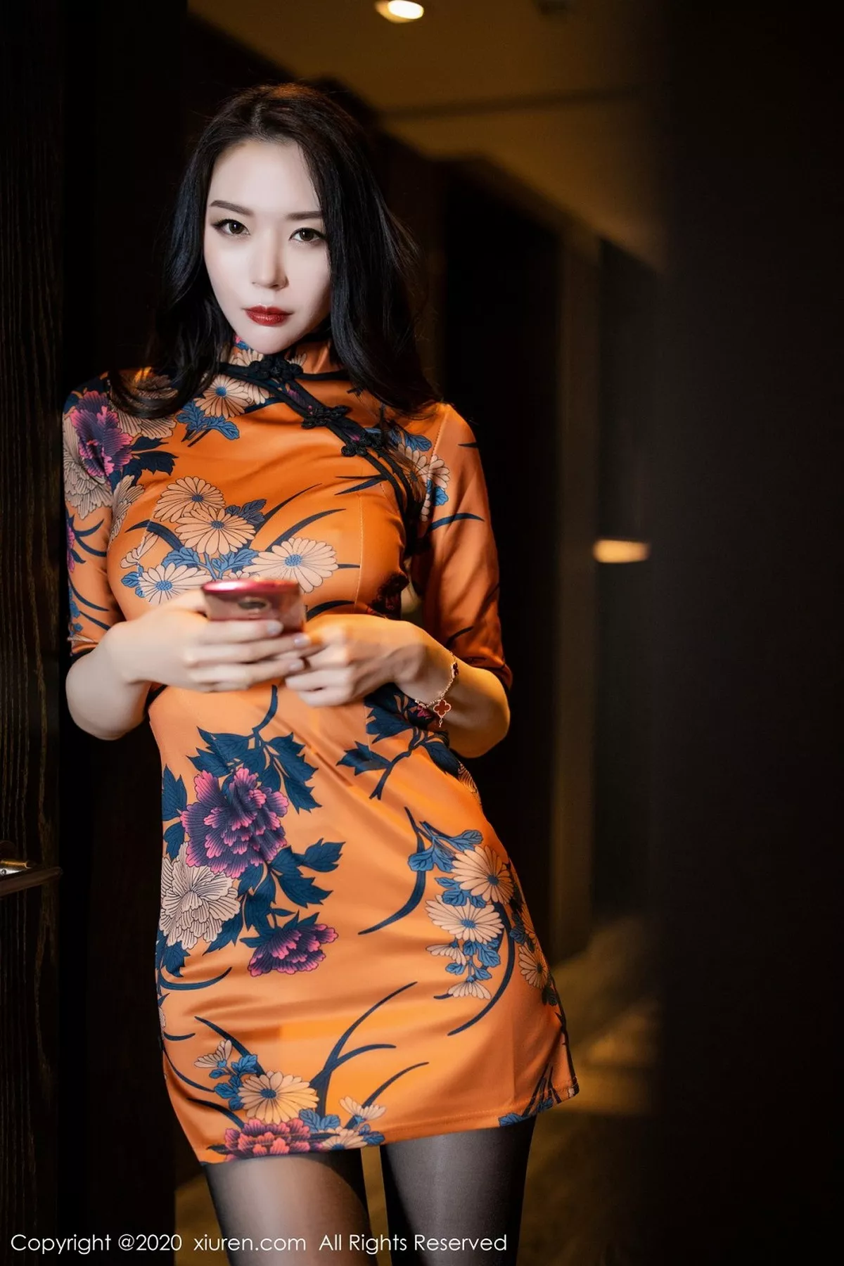 秀人集.com_[XiuRen秀人网]No.2899_嫩模梦心月心愿旅拍古韵旗袍配无内黑丝裤袜秀翘臀极致魅惑写真122P