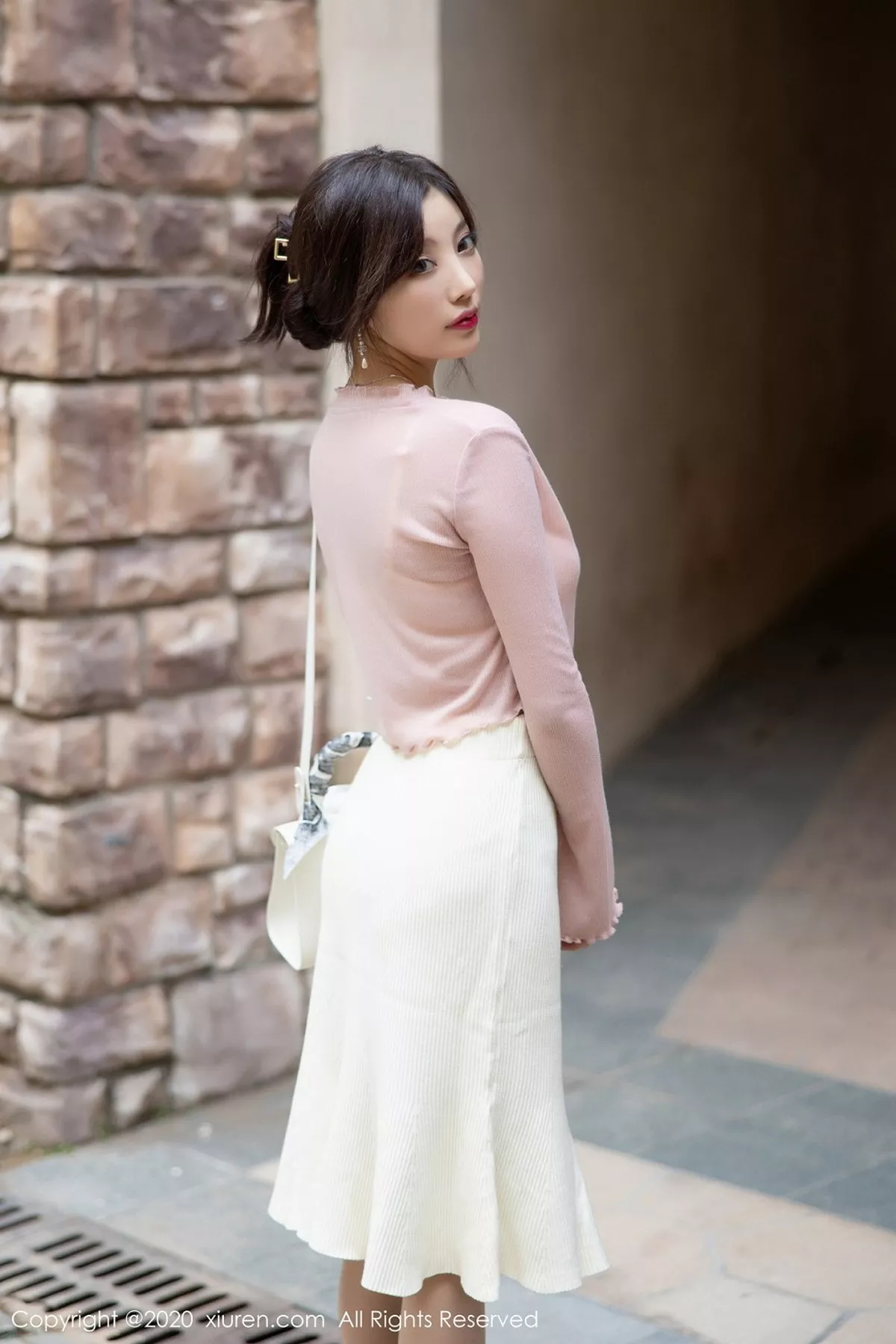 秀人集.com_[XiuRen秀人网]No.2905_女神杨晨晨sugar居家私房娇妻主题粉色内衣秀完美身材诱惑写真70P