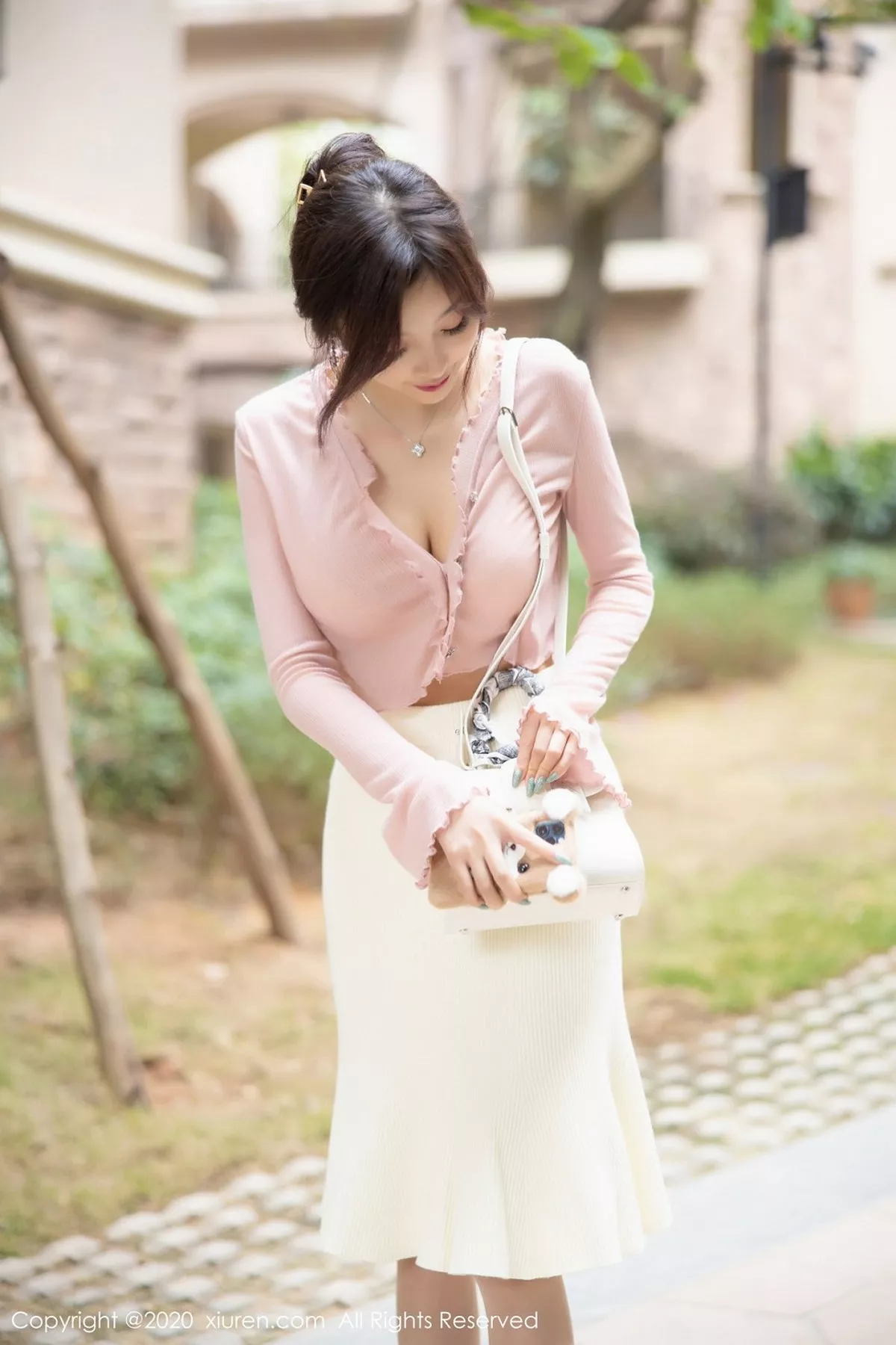 秀人集.com_[XiuRen秀人网]No.2905_女神杨晨晨sugar居家私房娇妻主题粉色内衣秀完美身材诱惑写真70P