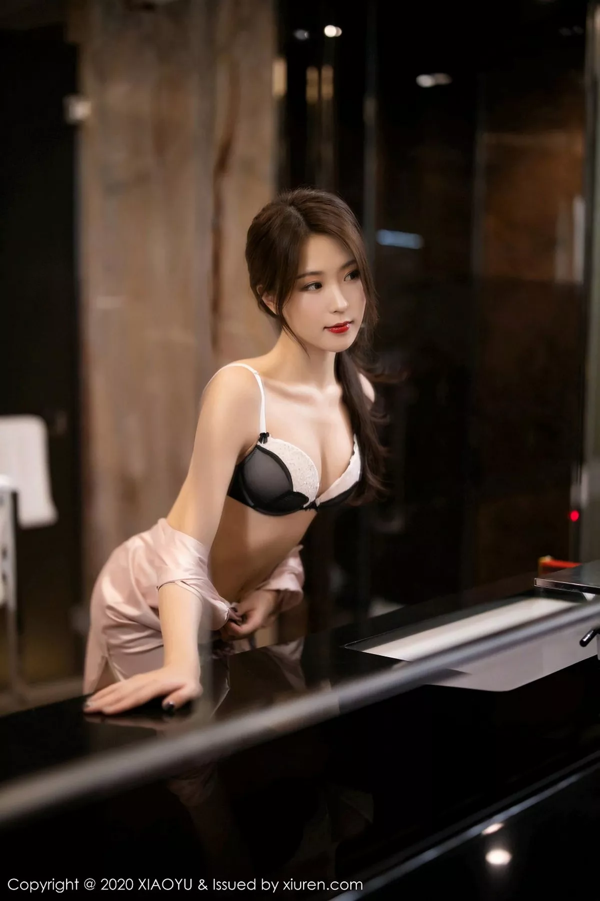 秀人集.com_[XiaoYu画语界]Vol.410_嫩模杨紫嫣Cynthia私房古韵旗袍半脱露性感内衣诱惑写真66P