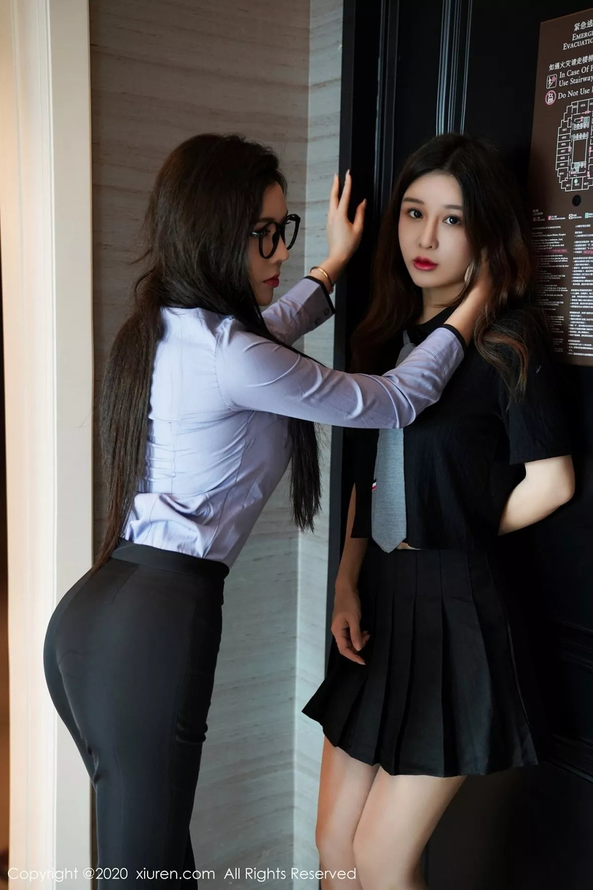 秀人集.com_[XiuRen秀人网]No.2793_模特萌汉药baby＆张雨萌经典眼镜OL制服撩人姿势极致诱惑写真52P