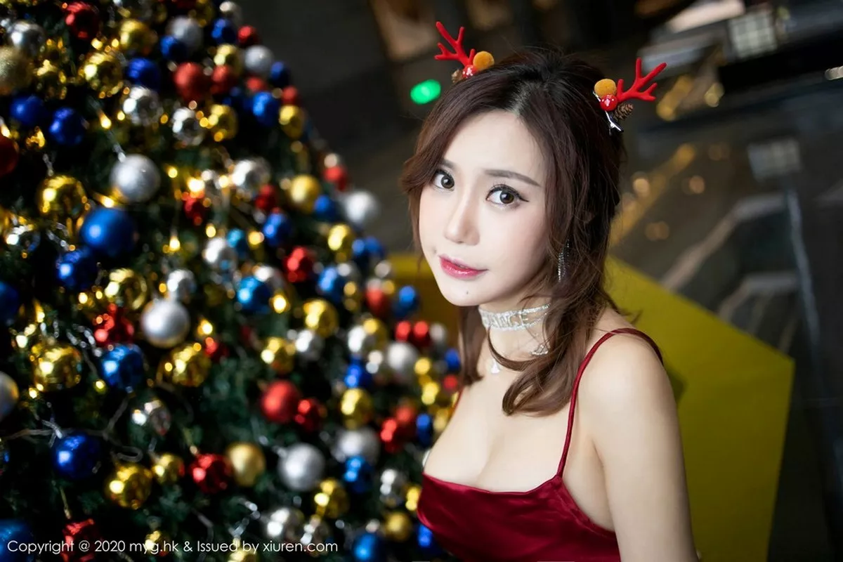 秀人集.com_[MyGirl美媛馆]Vol.471_女神绮里嘉ula圣诞主题私房半脱露无内黑丝裤袜诱惑写真74P