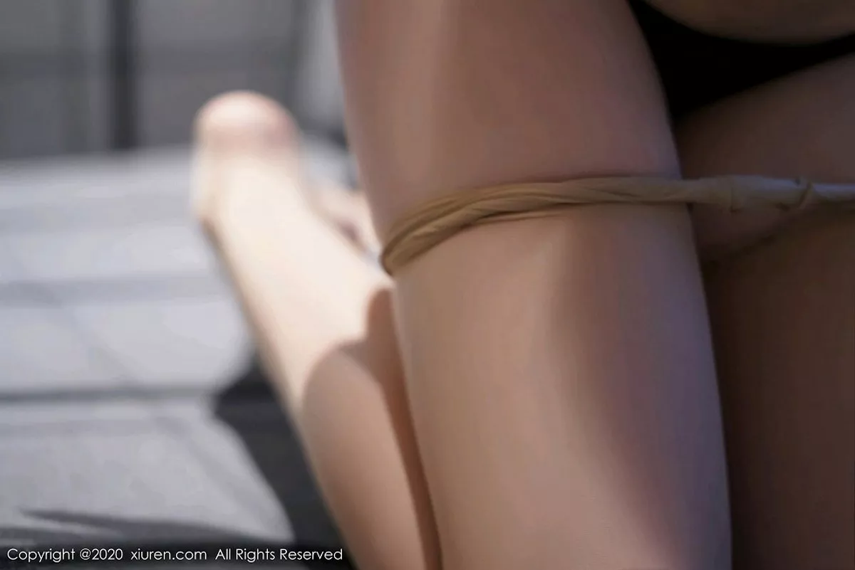 秀人集.com_[XiuRen秀人网]No.2946_嫩模美七Mia私房蓝色长裙秀凹凸身材开档肉丝裤袜惹火诱惑写真55P