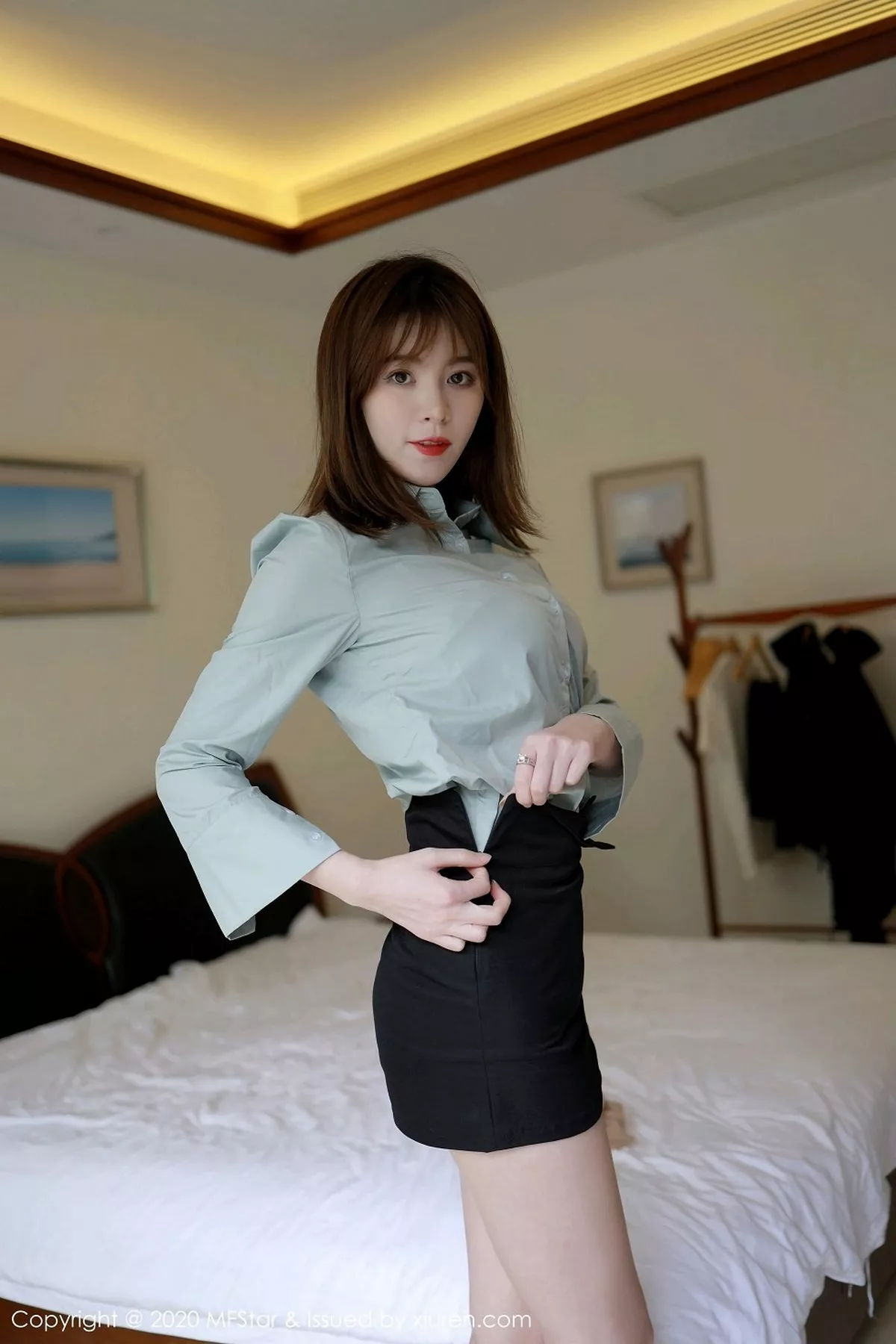 秀人集.com_[MFStar模范学院]Vol.429_嫩模yoo优优三亚旅拍都市职场OL主题黑短裙秀美腿性感写真57P