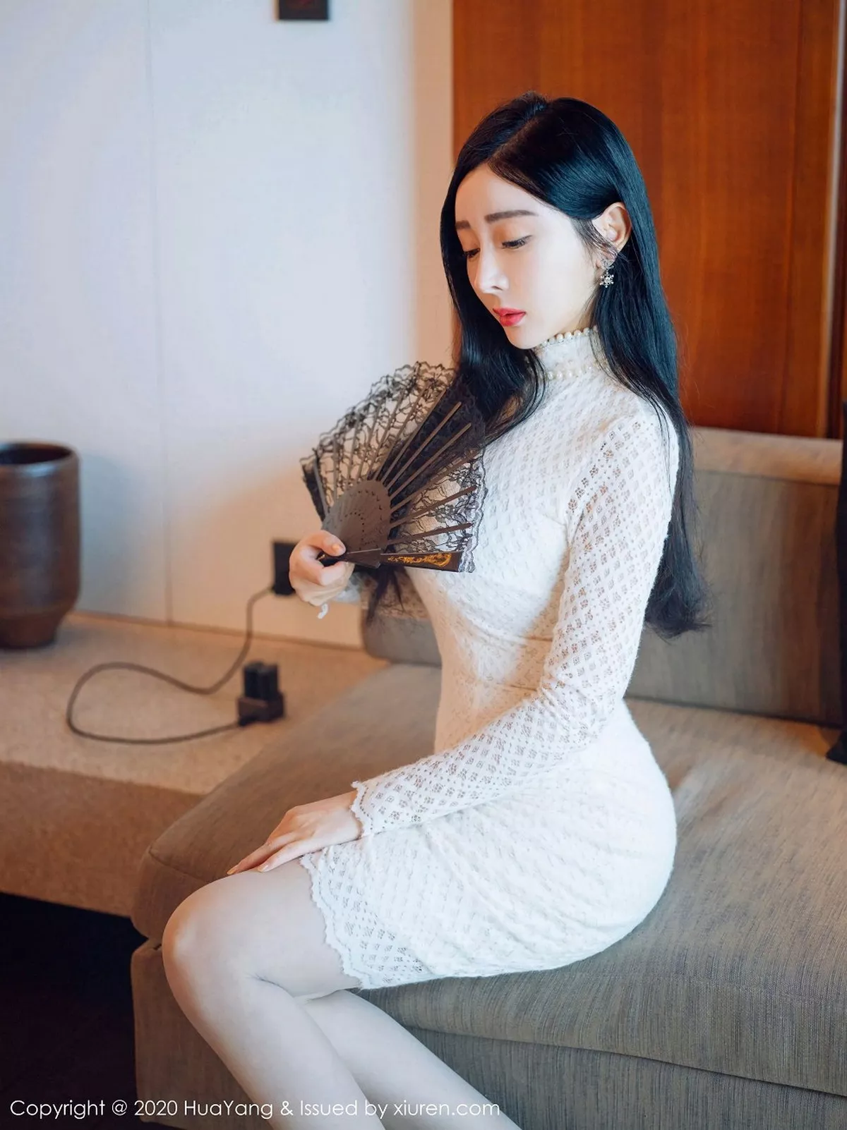 秀人集.com_[HuaYang花漾]Vol.342_嫩模允爾厦门旅拍典雅蕾丝长裙配肉丝裤袜半脱撩人诱惑写真42P