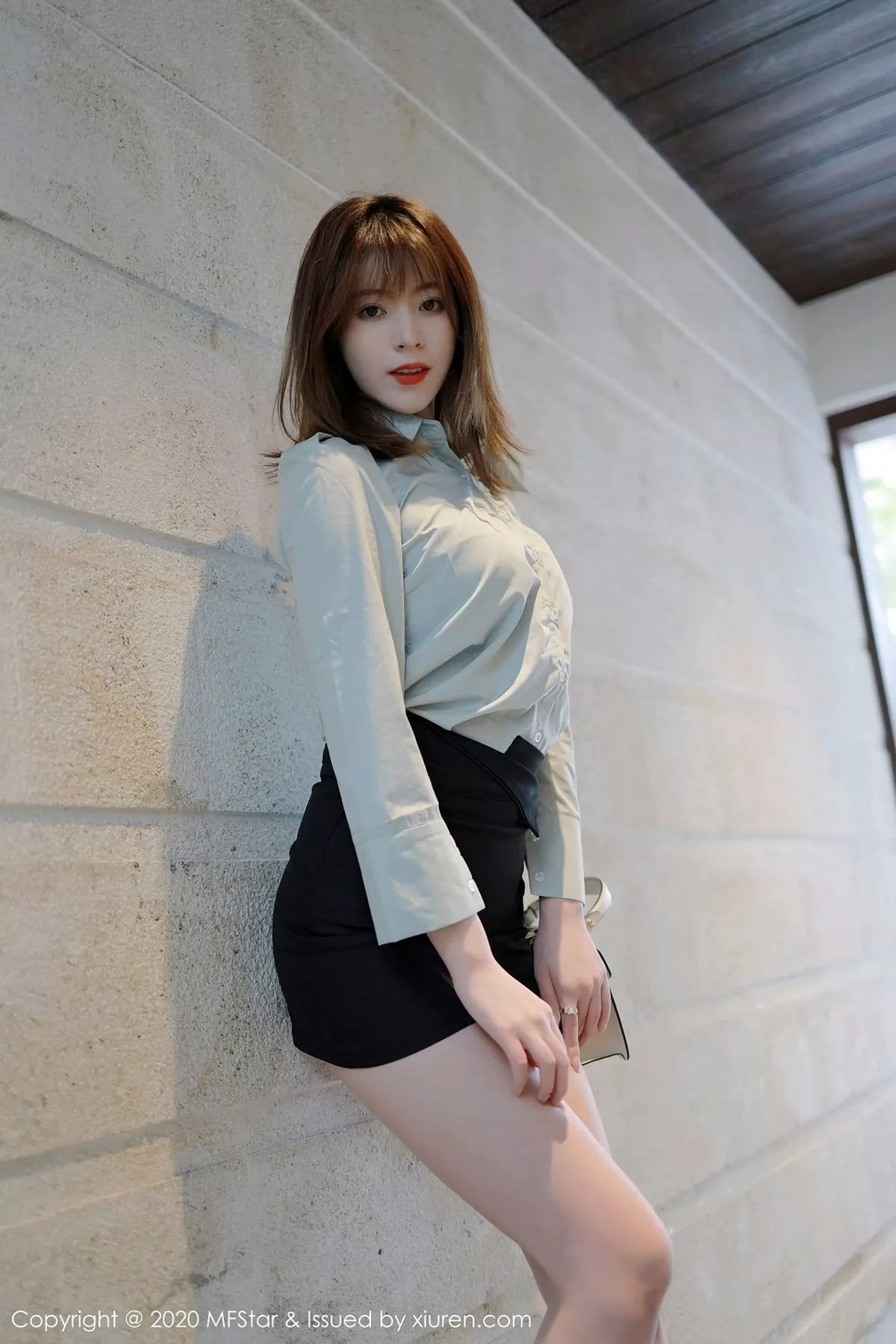 秀人集.com_[MFStar模范学院]Vol.429_嫩模yoo优优三亚旅拍都市职场OL主题黑短裙秀美腿性感写真57P