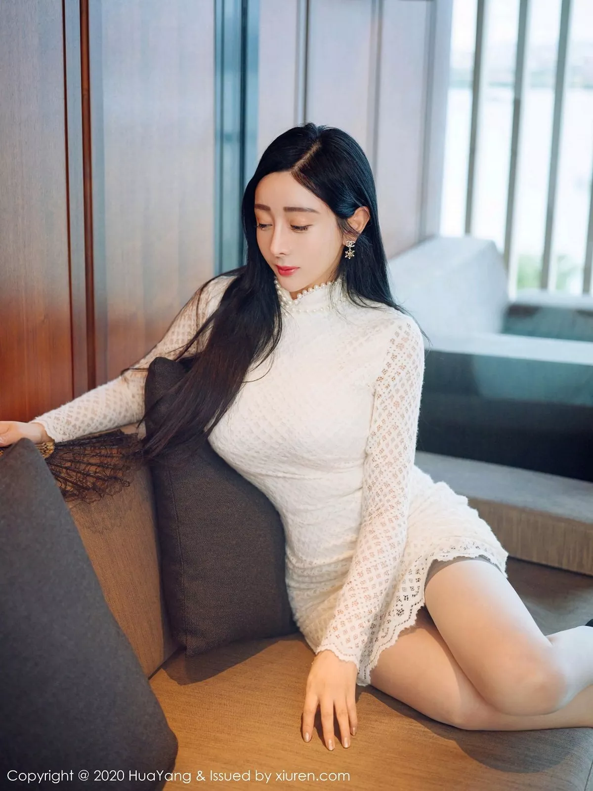 秀人集.com_[HuaYang花漾]Vol.342_嫩模允爾厦门旅拍典雅蕾丝长裙配肉丝裤袜半脱撩人诱惑写真42P