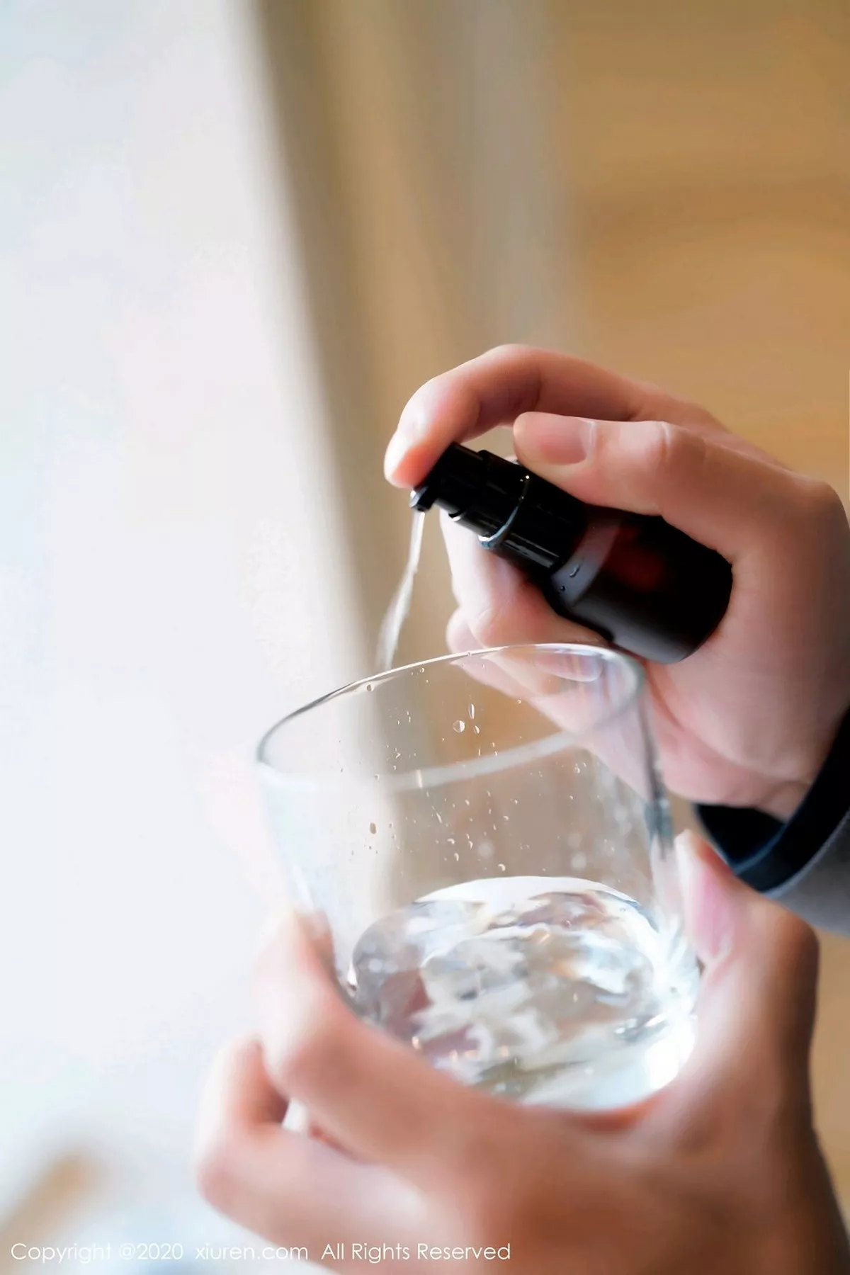 秀人集.com_[XiuRen秀人网]No.2952_女神周于希Sandy酒店真实场景主题床上黑色情趣内衣诱惑写真100P