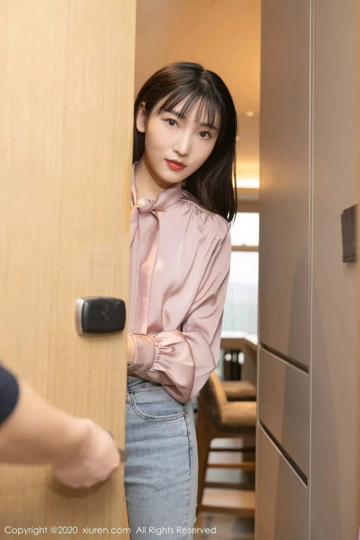 秀人集.com_[XiuRen秀人网]No.2955_嫩模陆萱萱下班偶遇主题私房半脱牛仔裤露肉丝裤袜撩人诱惑写真62P