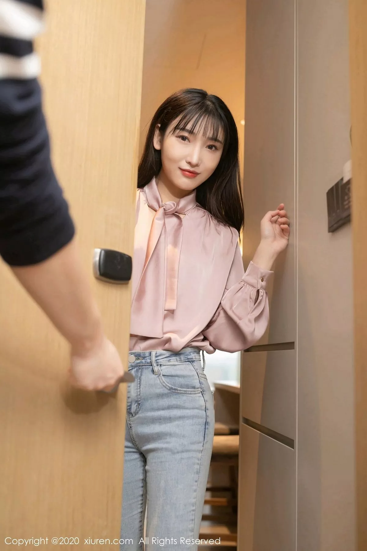 秀人集.com_[XiuRen秀人网]No.2955_嫩模陆萱萱下班偶遇主题私房半脱牛仔裤露肉丝裤袜撩人诱惑写真62P