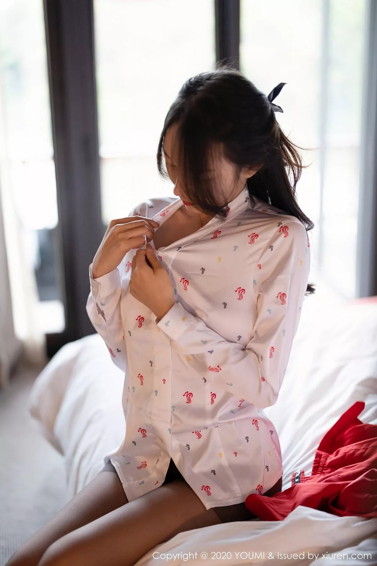 秀人集.com_[YouMi尤蜜荟]Vol.582_美人玥儿玥er杭州旅拍红色空乘制服半脱秀火辣身材诱惑写真95P