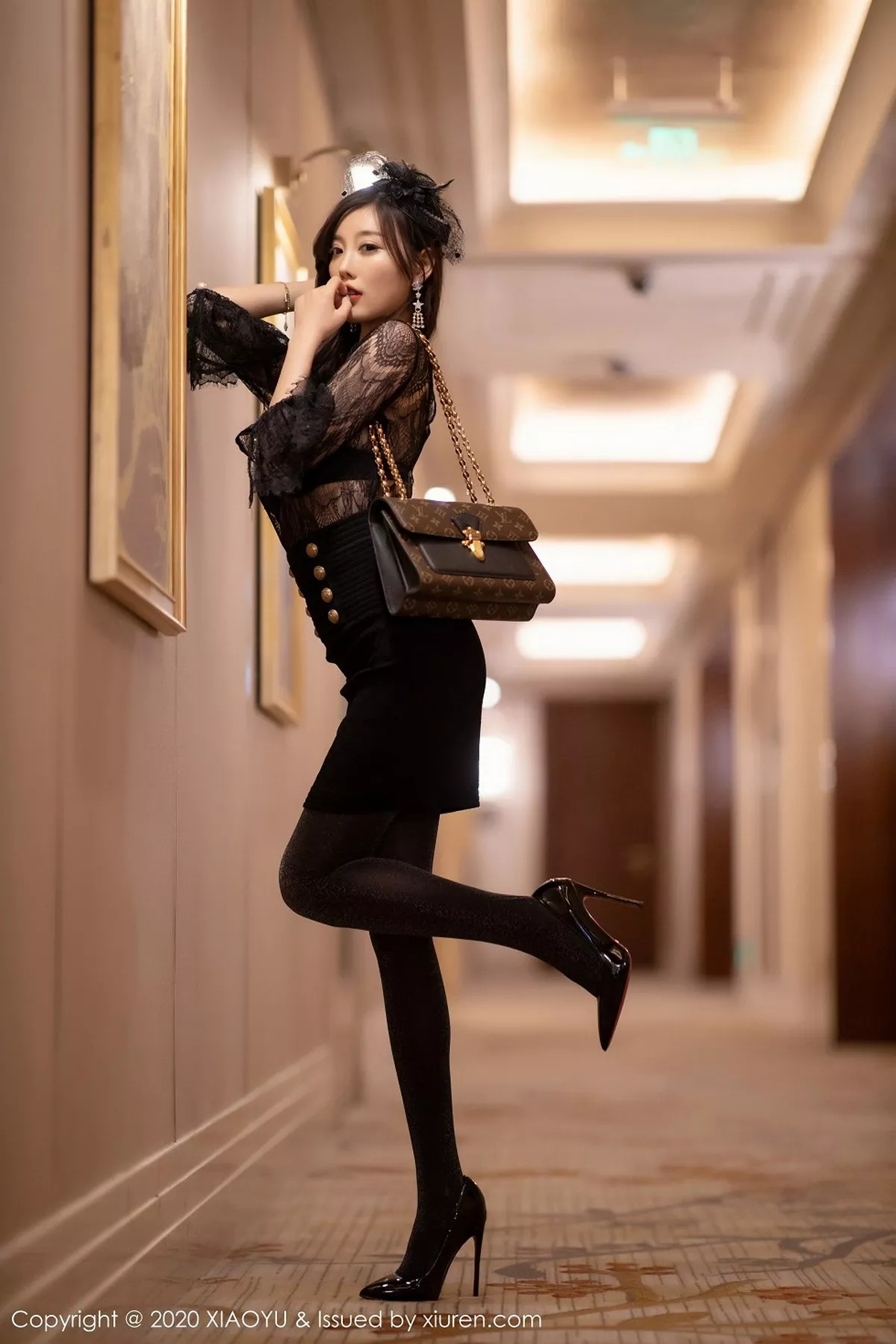 秀人集.com_[XiaoYu画语界]Vol.442_女神杨晨晨sugar成都旅拍黑色情趣内衣配黑丝裤袜诱惑写真75P