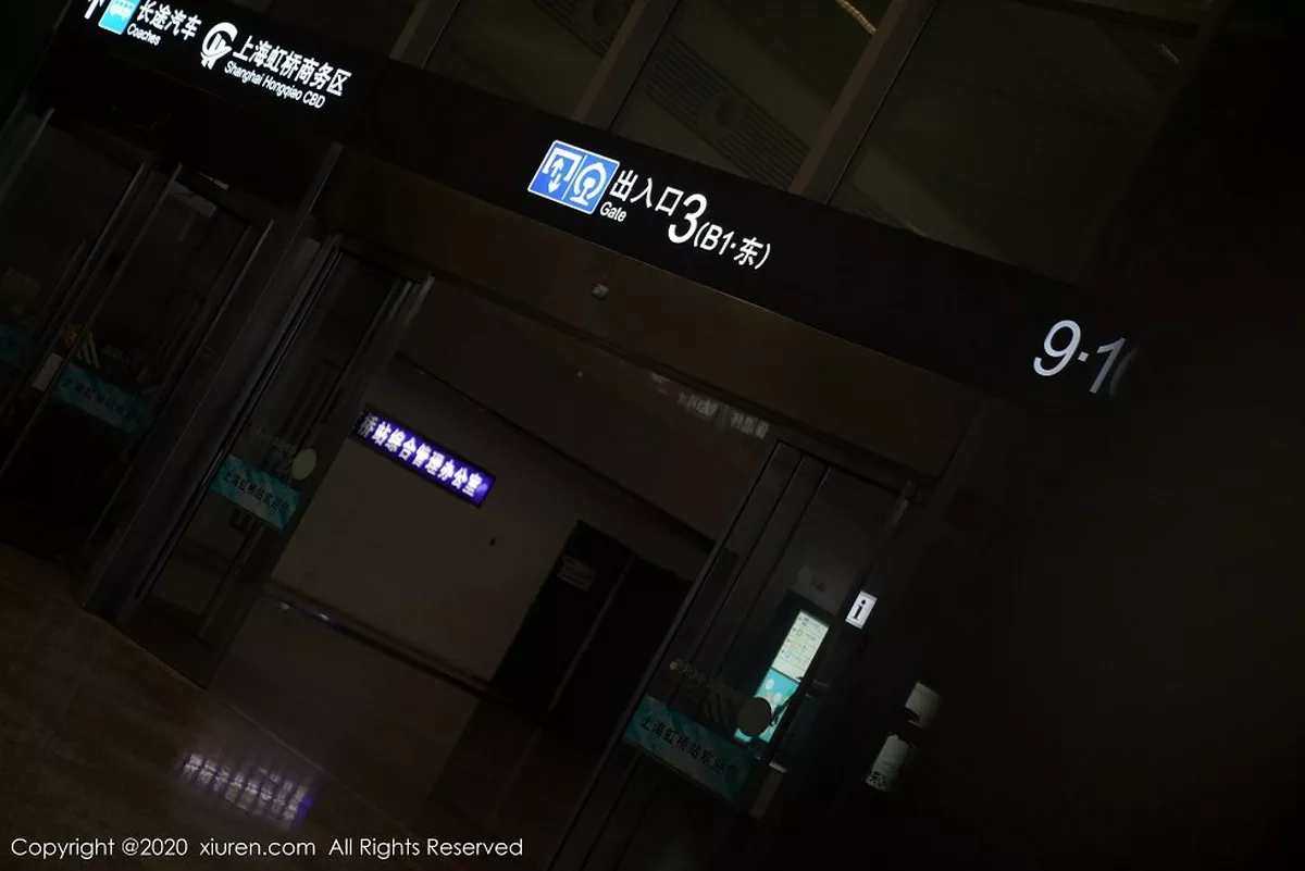 秀人集.com_[XiuRen秀人网]No.2961_嫩模果儿Victoria＆葛征空姐职业制服主题秀魔鬼身材魅惑写真82P