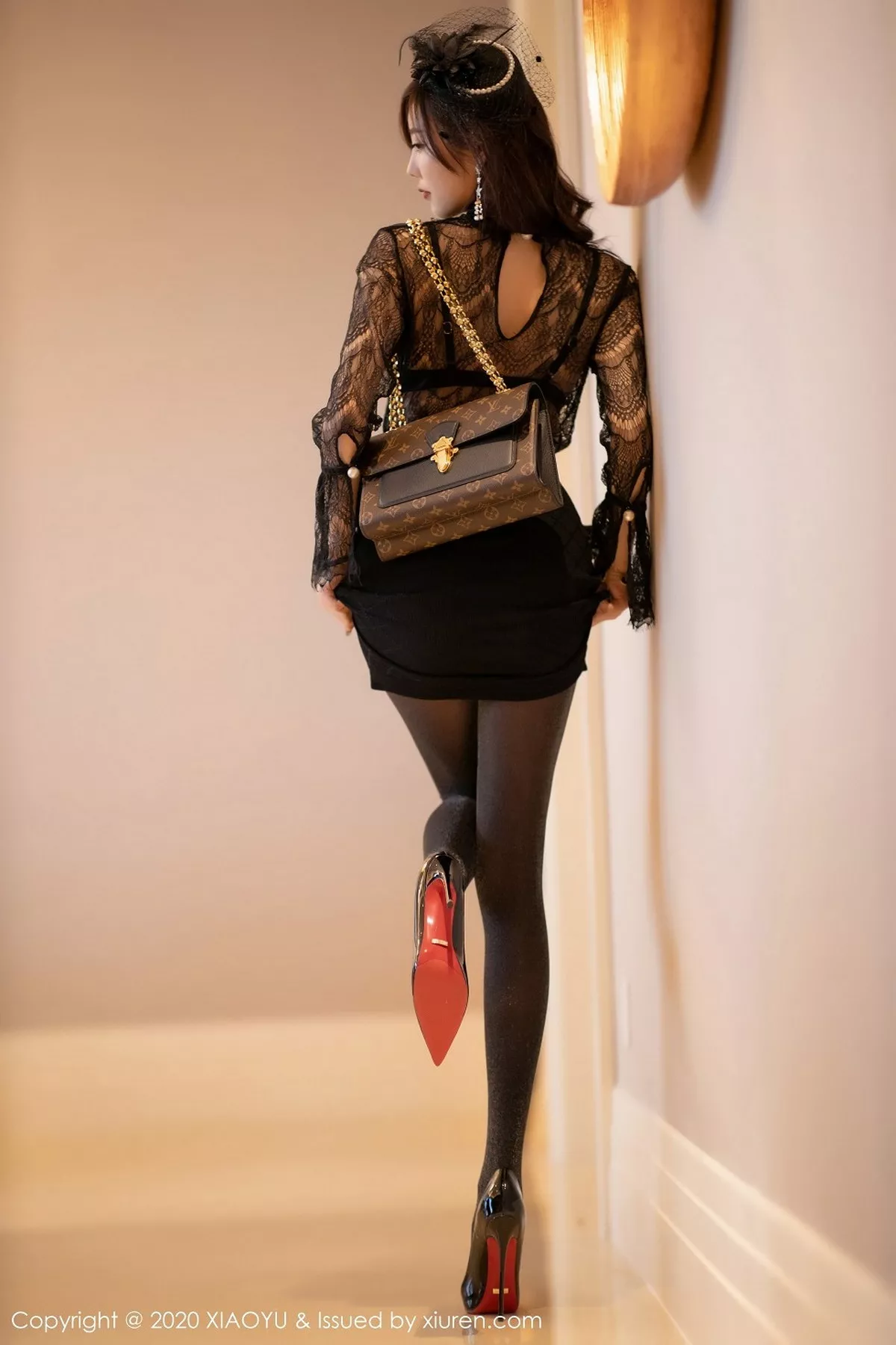 秀人集.com_[XiaoYu画语界]Vol.442_女神杨晨晨sugar成都旅拍黑色情趣内衣配黑丝裤袜诱惑写真75P