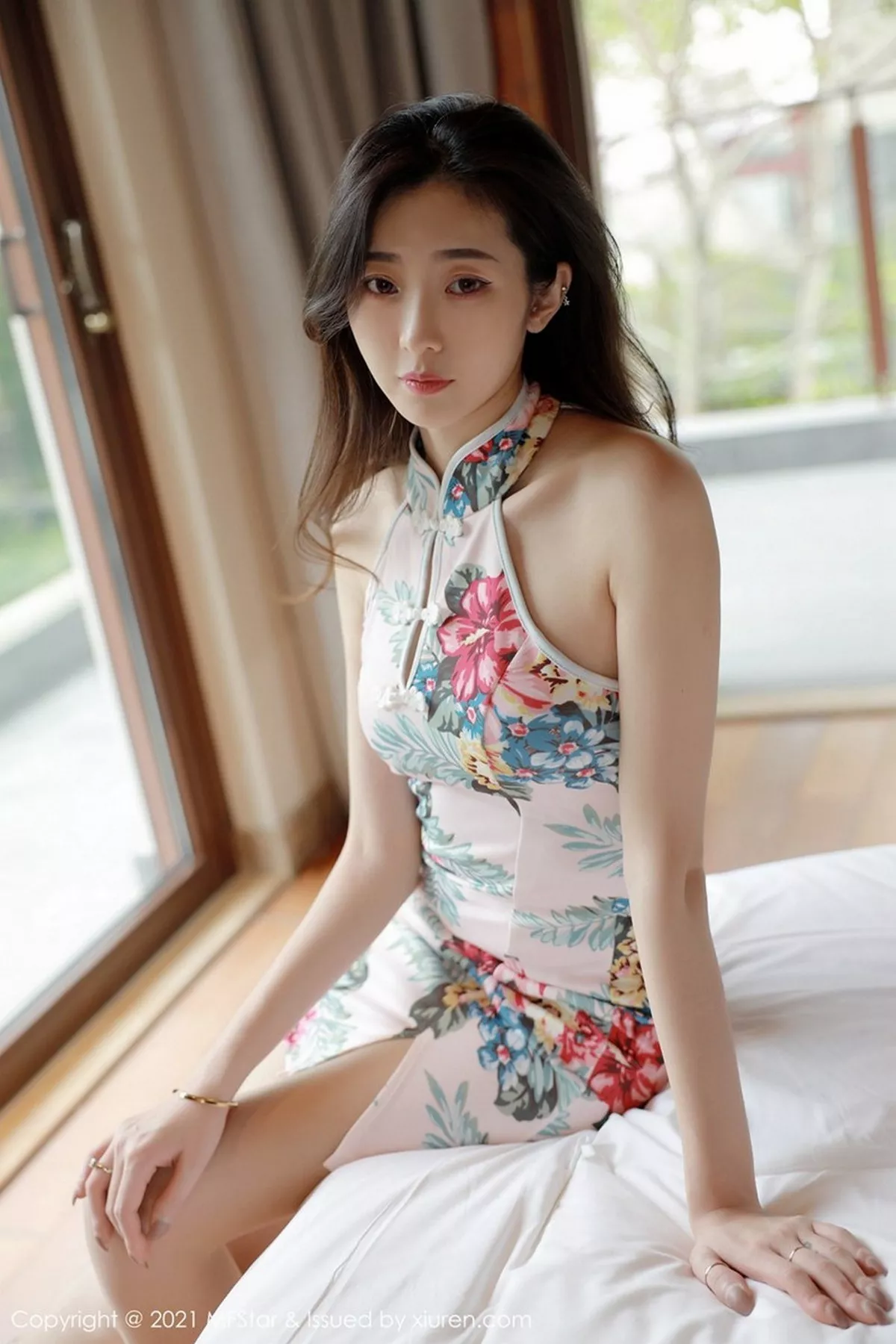 秀人集.com_[MFStar模范学院]Vol.431_嫩模安琪Yee三亚旅拍华丽典雅旗袍配肉丝裤袜完美诱惑写真45P