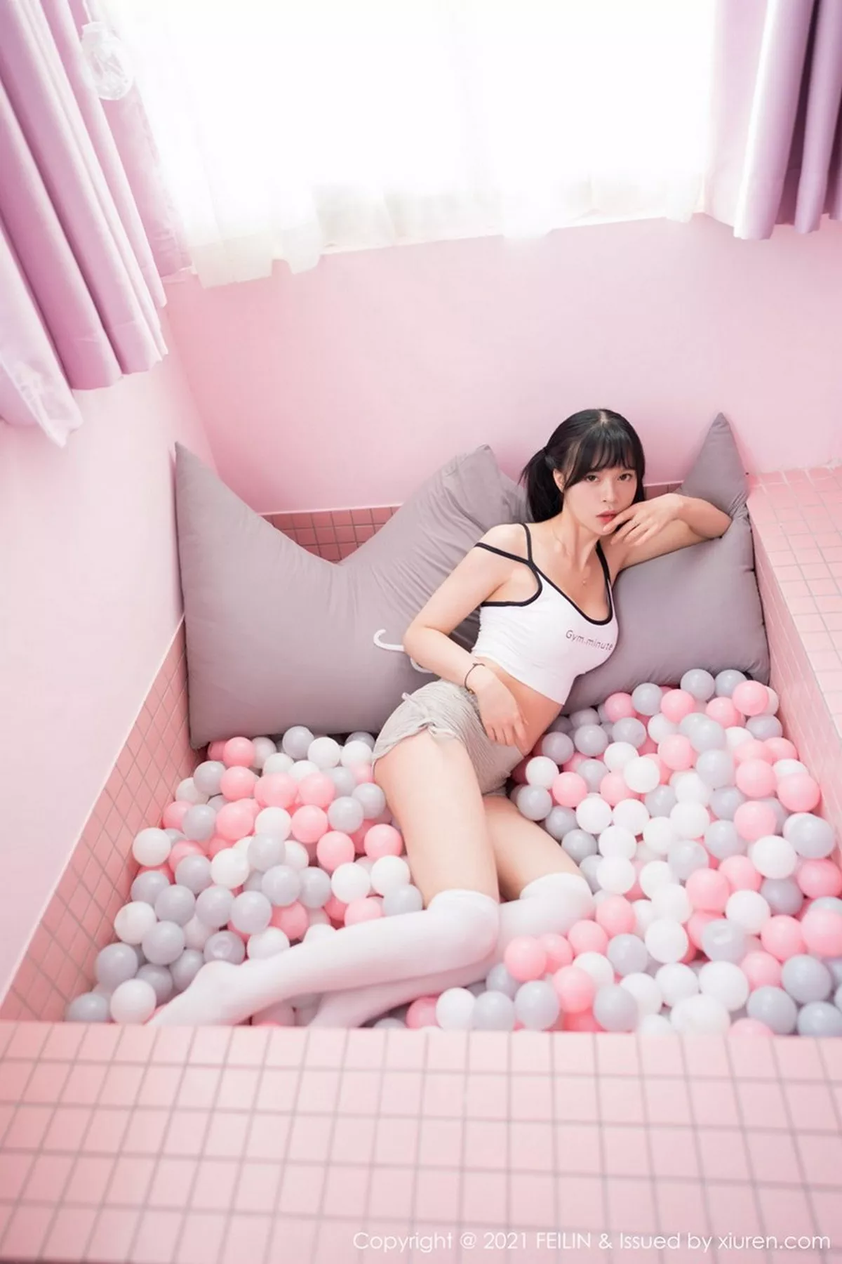 秀人集.com_[FeiLin嗲囡囡]VOL.364_嫩模桃香子私房波波池白色抹胸内衣半撩露豪乳诱惑写真40P