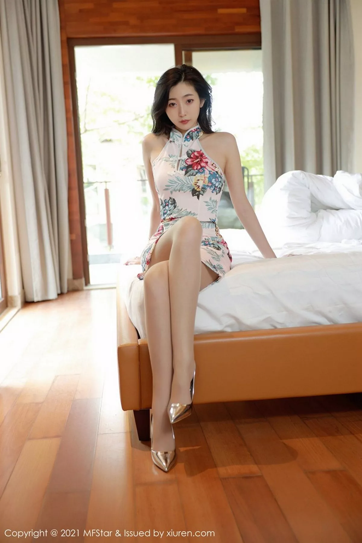 秀人集.com_[MFStar模范学院]Vol.431_嫩模安琪Yee三亚旅拍华丽典雅旗袍配肉丝裤袜完美诱惑写真45P