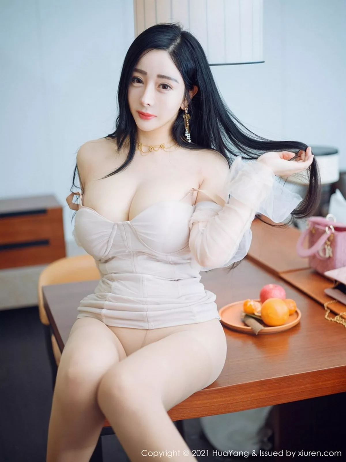 秀人集.com_[HuaYang花漾]Vol.346_嫩模允爾厦门旅拍私房粉色绢纱配无内肉丝裤袜惹火诱惑写真47P