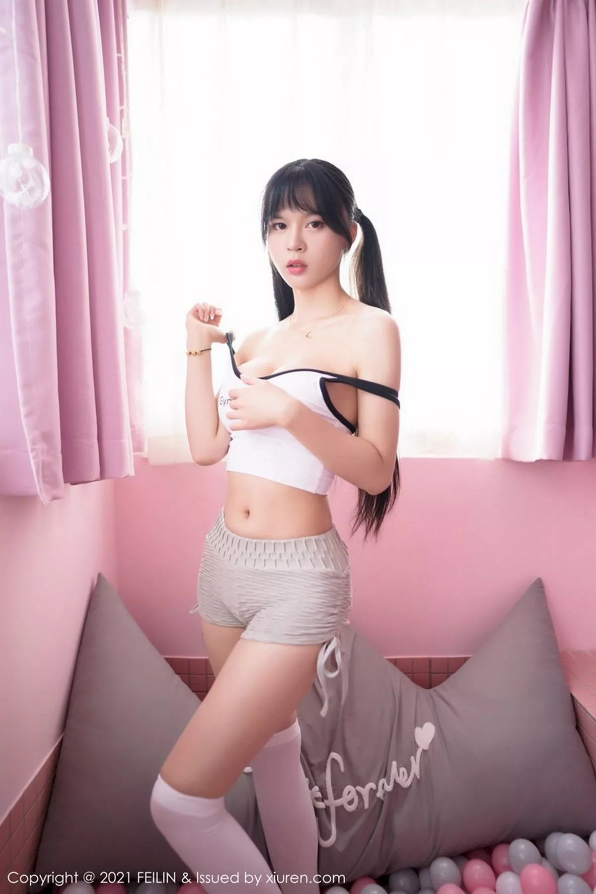 秀人集.com_[FeiLin嗲囡囡]VOL.364_嫩模桃香子私房波波池白色抹胸内衣半撩露豪乳诱惑写真40P