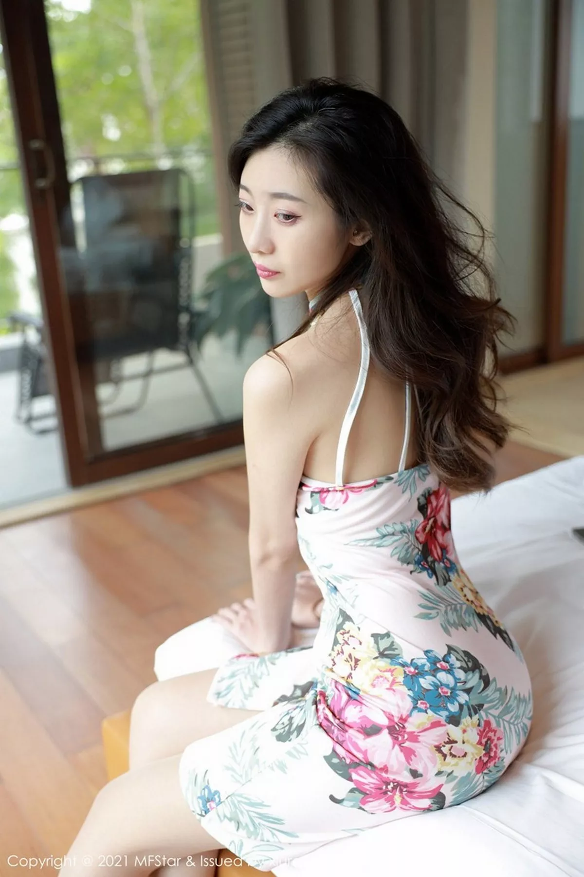 秀人集.com_[MFStar模范学院]Vol.431_嫩模安琪Yee三亚旅拍华丽典雅旗袍配肉丝裤袜完美诱惑写真45P